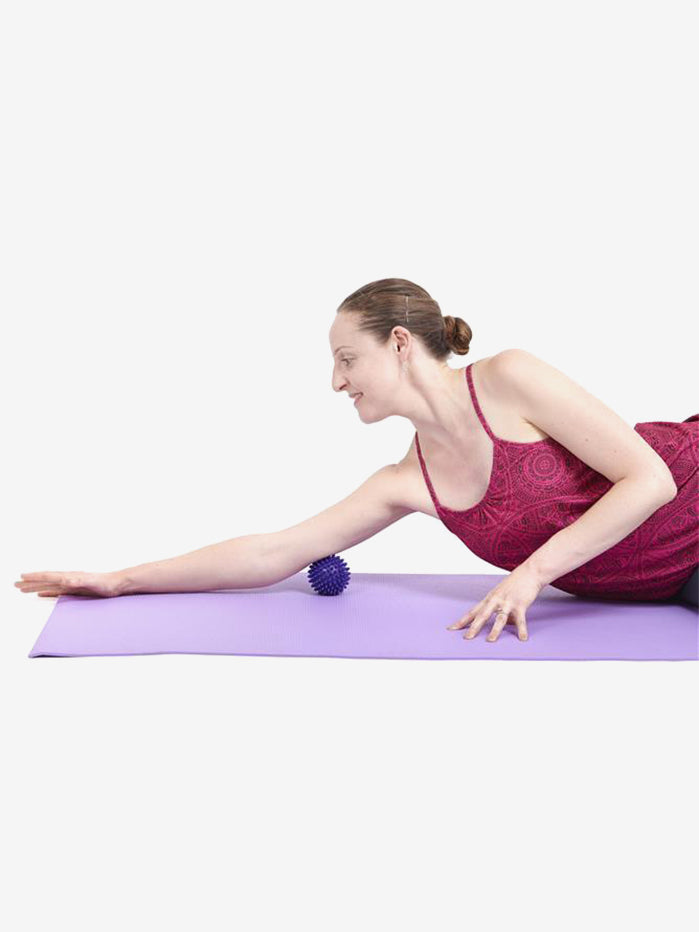 Yogamatters Purple Spiky Massage Ball 7cm - Myofascial Release & Trigger Point Therapy for Muscle Pain Relief - Perfect for Yoga, Pilates & Post-Workout Recovery