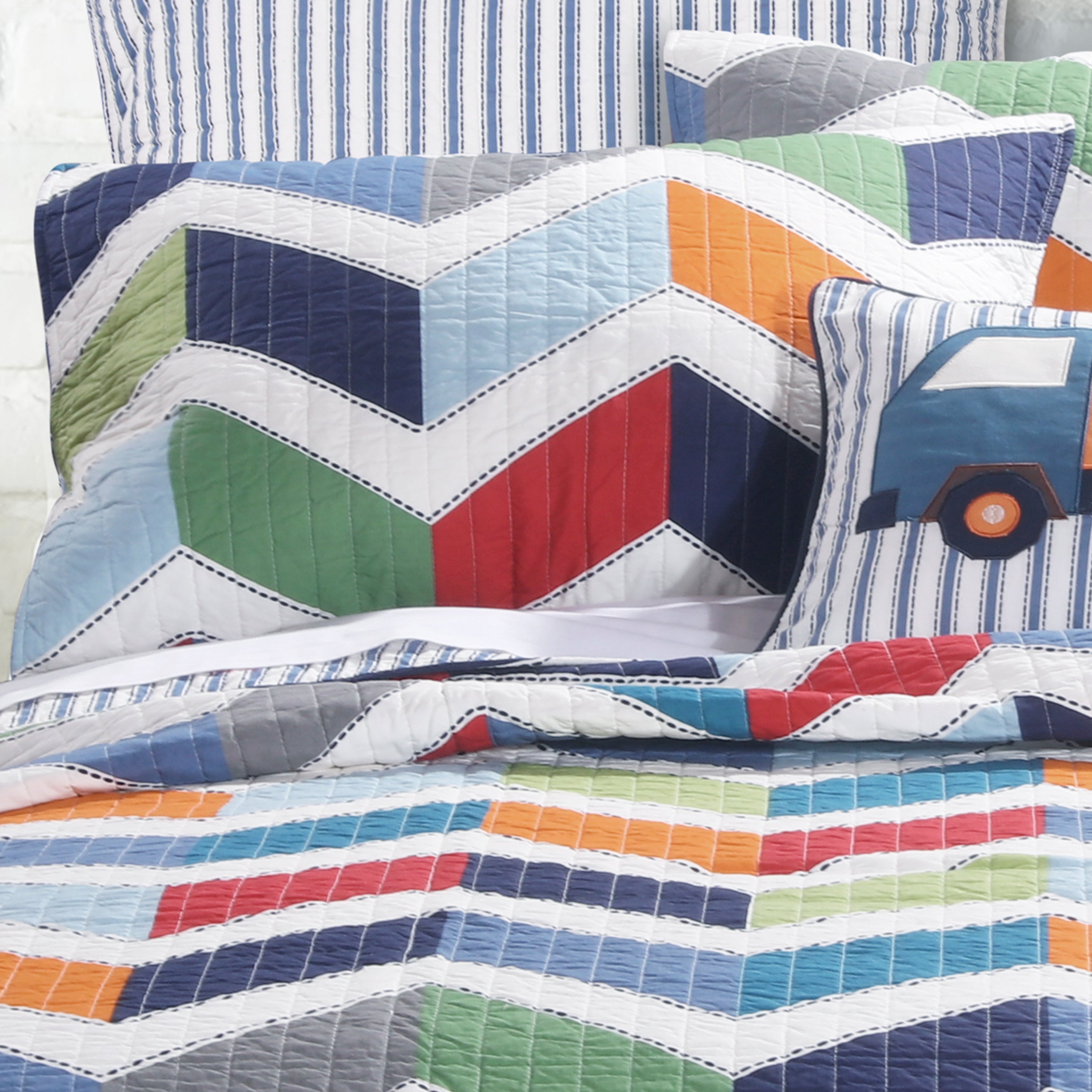Premium Dominik Quilt Set - Soft & Breathable Bedding Collection - Queen Size Comforter with Matching Pillow Shams - Perfect for Cozy Bedrooms & Guest Rooms