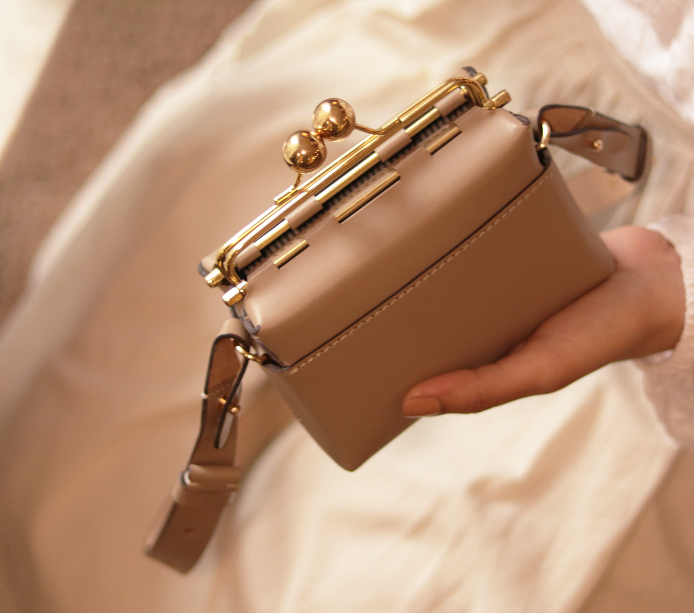 Mini Kisslock Bag - Stylish & Compact Crossbody Purse for Women | Perfect for Parties, Date Nights & Everyday Use