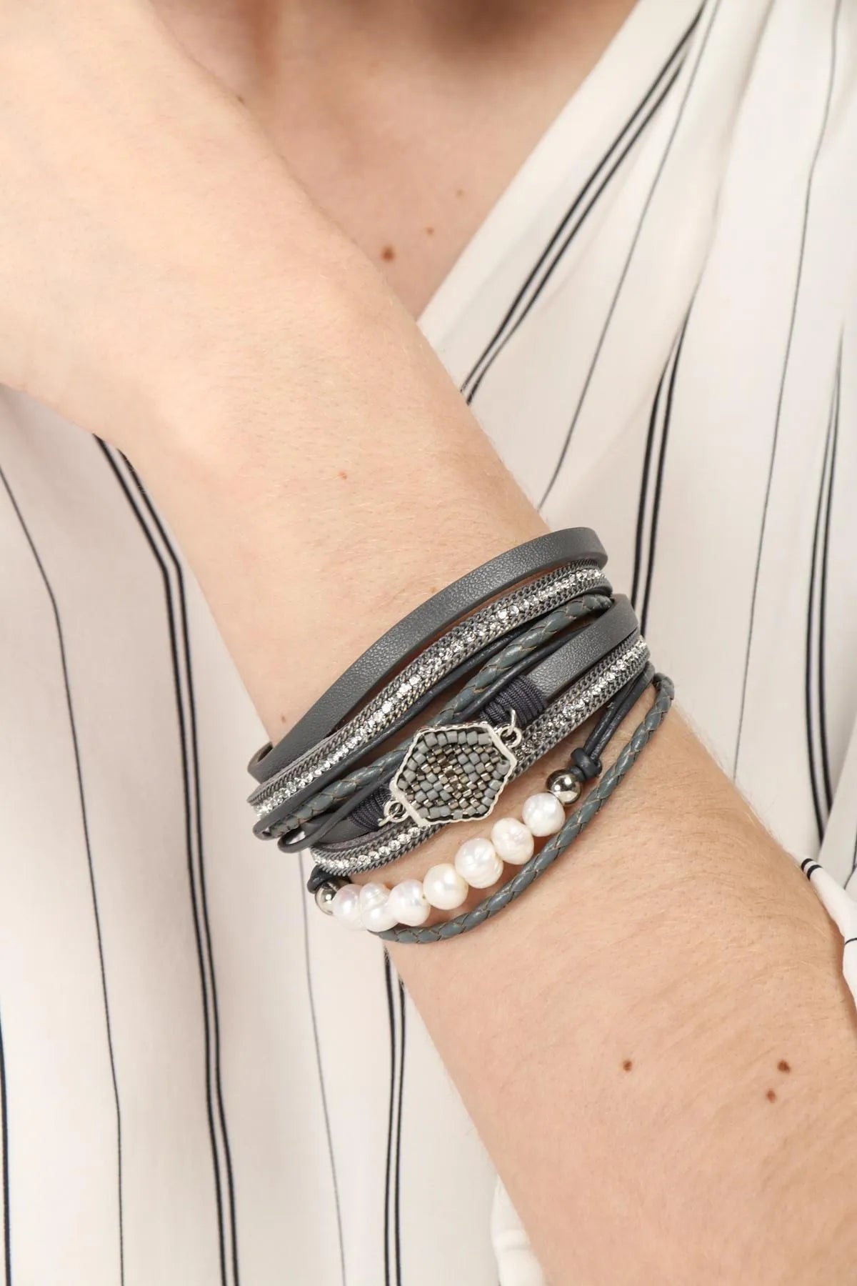 Geometric Beaded Leather Bracelet for Women - Handmade Boho Chic Jewelry - Perfect for Casual Wear, Parties & Gifts