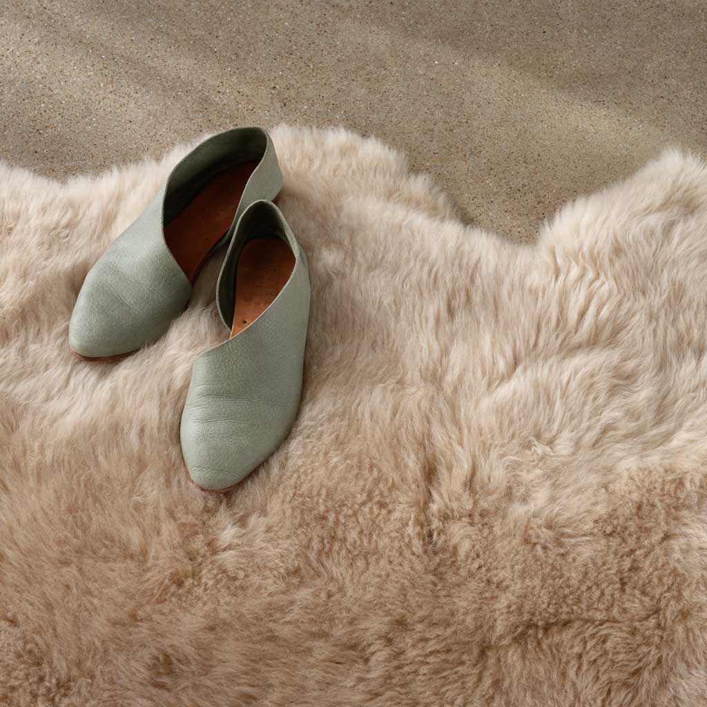 Premium Large Sheepskin Throw Blanket - Ultra Soft & Luxurious for Cozy Home Decor - Perfect for Sofa, Bed, and Winter Warmth