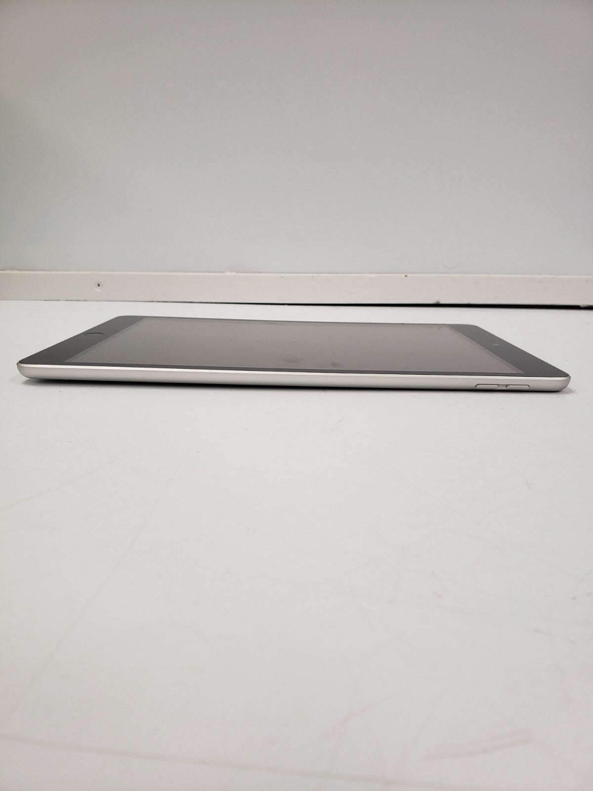 Apple iPad 9th Generation 256GB (MK2P3VC/A) - WiFi Tablet for Work, Study & Entertainment | 10.2-inch Retina Display, A13 Bionic Chip, All-Day Battery Life