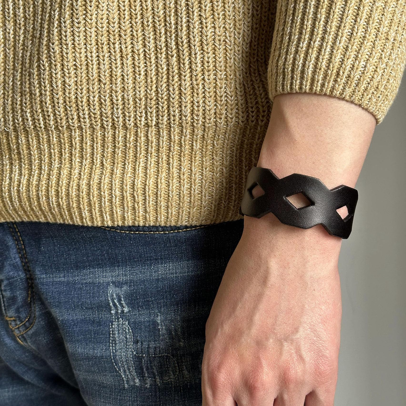 Punk Rock Hollow Faux Leather Wristband - Retro Adjustable Snap Cuff Bracelet for Men & Women - Perfect for Concerts, Festivals, and Gothic Fashion