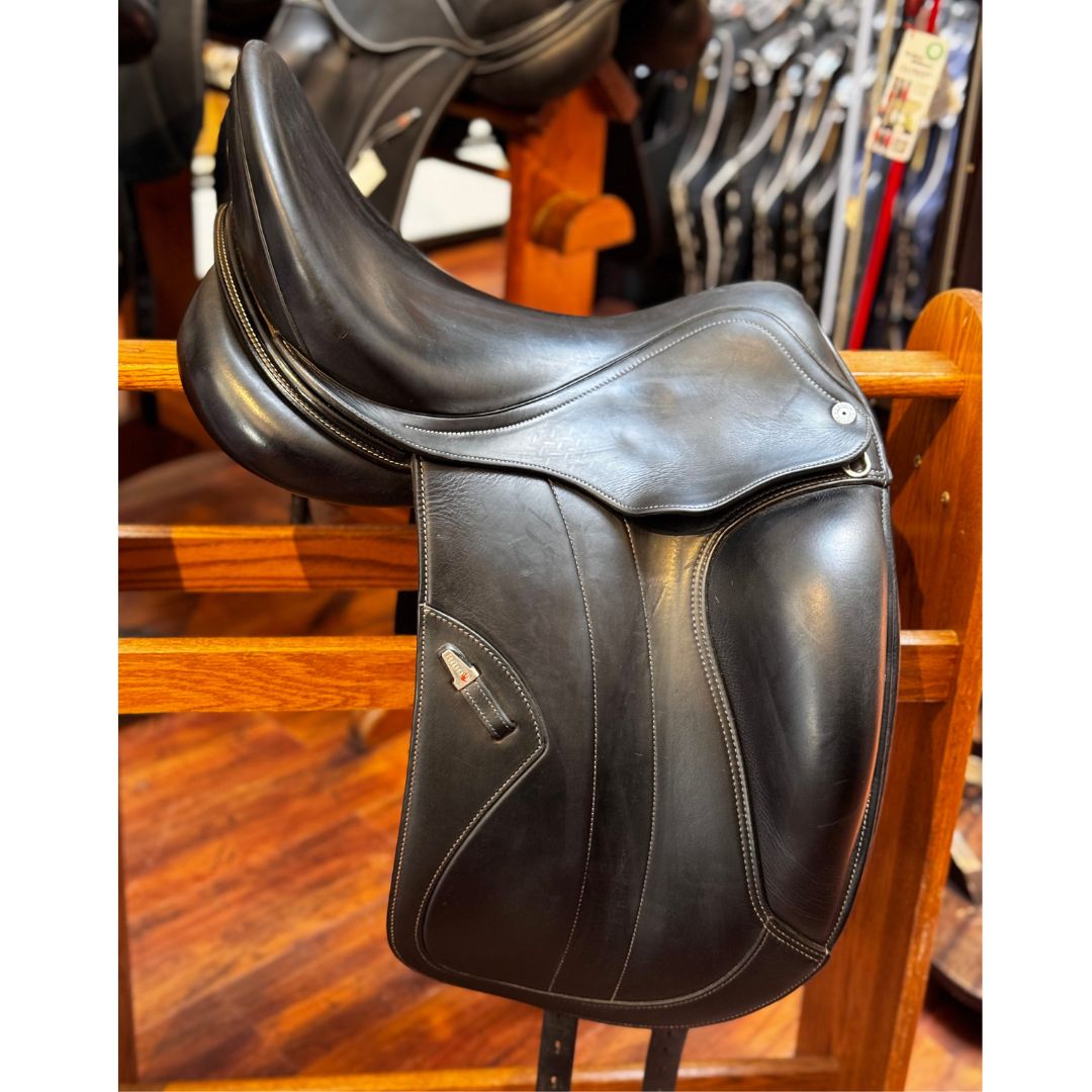 Equipe Viktoria Dressage Consignment Saddle - Size 17 Medium+2 - Premium Used Equestrian Saddle for Dressage Training & Competition