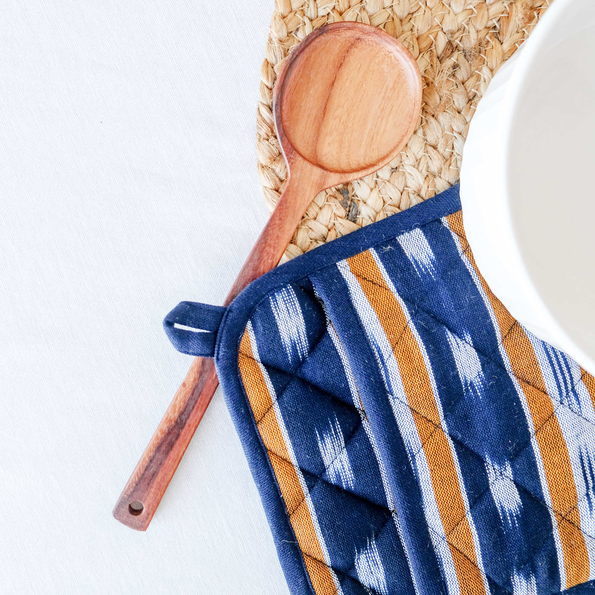 Heat-Resistant Pocket Pot Holder - Foldable & Compact Kitchen Mitt for Cooking, Baking, and Grilling - Perfect for Camping, Picnics, and Outdoor BBQs