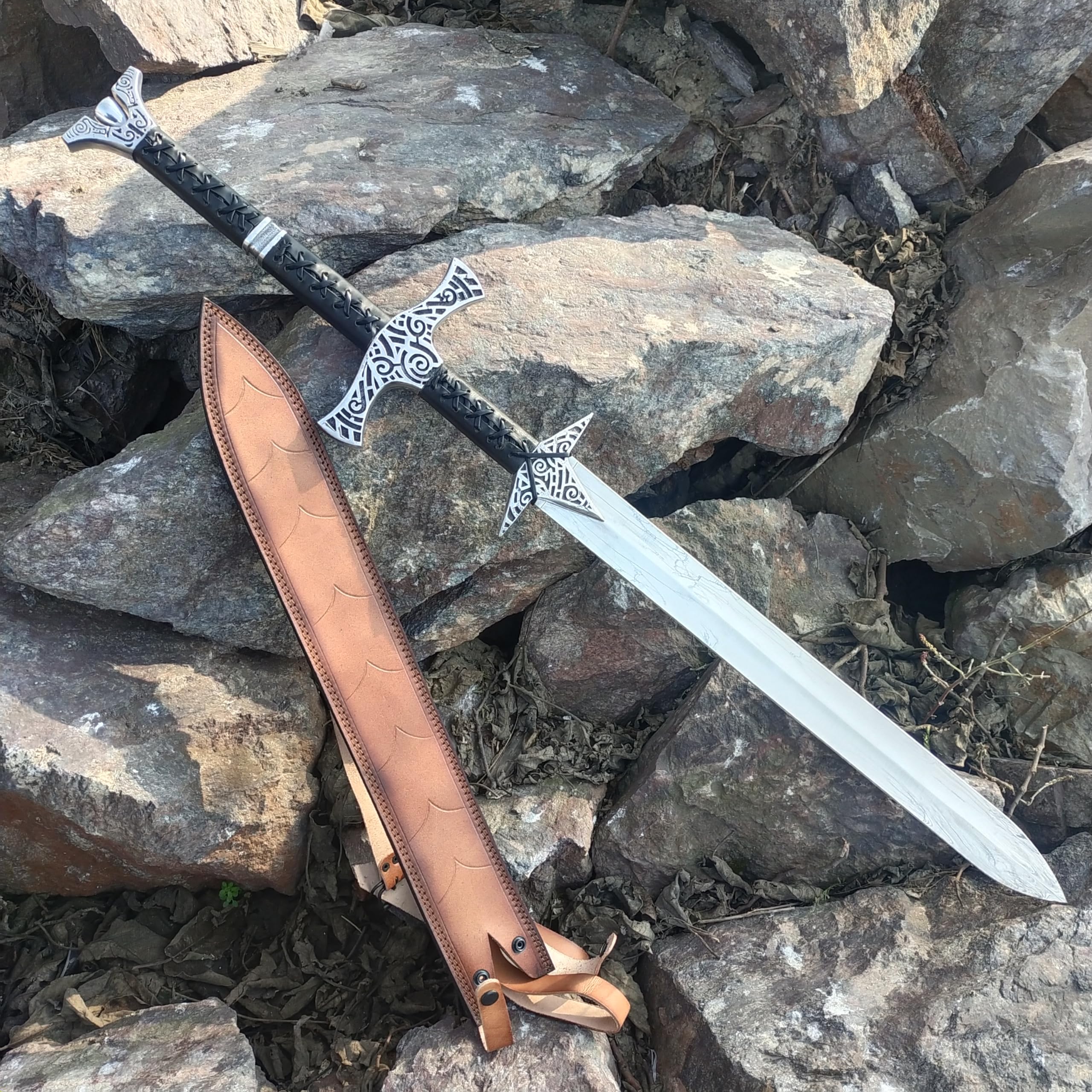 Authentic Medieval Viking Sword - Handmade Spring Steel Blade with Premium Cowhide Leather Sheath & Belt - Perfect for Cosplay, LARP, Historical Reenactment and Collector's Display - Unique Barbarian Sword Gift for Men