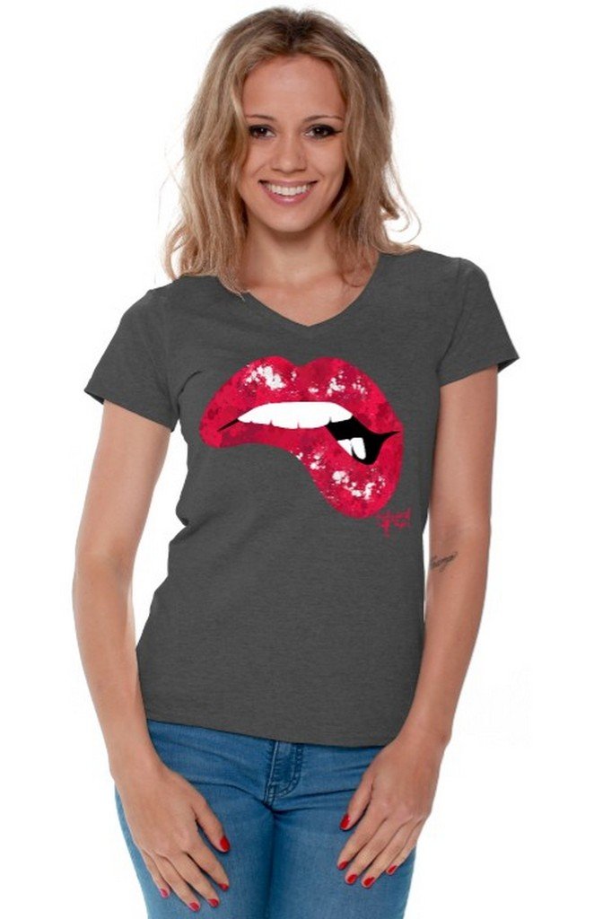 Stylish Women's Lips Graphic V-Neck T-Shirt with Free Bookmark - Perfect for Casual Wear, Date Nights & Girls' Outfits