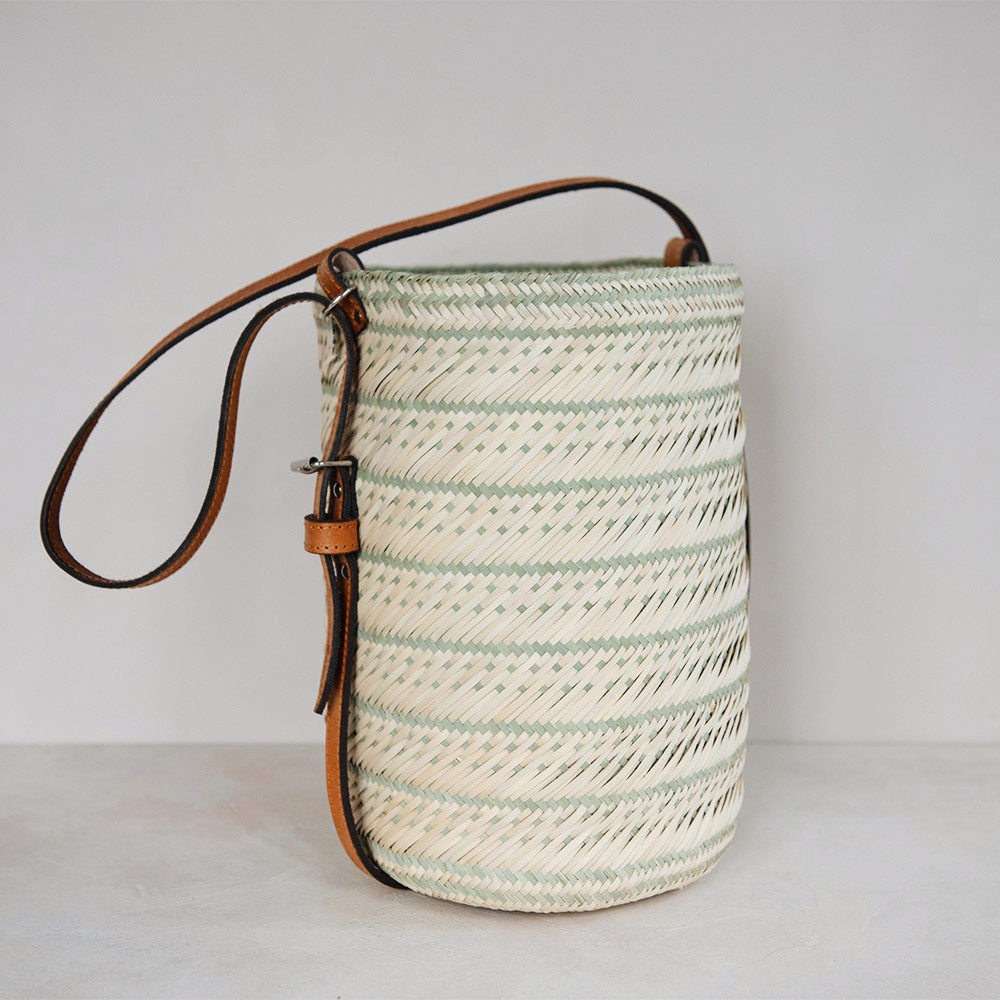 Handwoven Pattern Palm Leaf Bucket Tote - Eco-Friendly Beach Bag for Women, Summer Straw Tote with Zipper Closure - Perfect for Beach, Pool, Picnic & Shopping