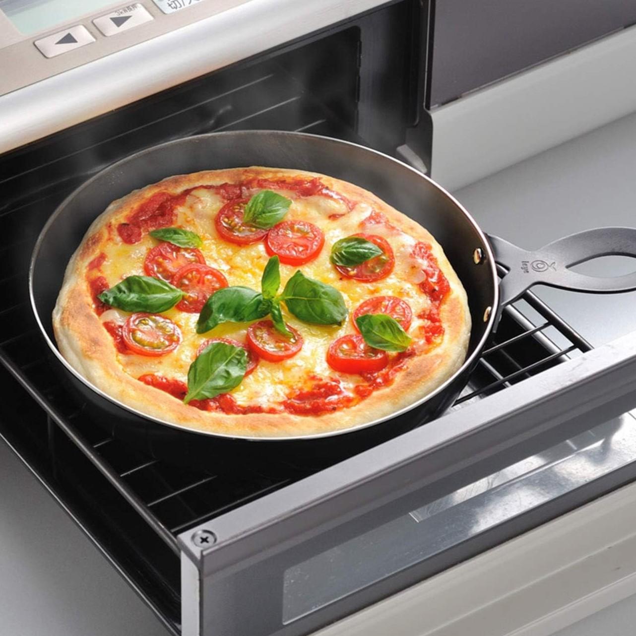 Leye Small Pizza Plate for Broiler Grill - 8 Inch Multi-Purpose Cast Iron Pizza Pan for Baking, Roasting & Grilling - Perfect for Oven, Stovetop & Outdoor Cooking
