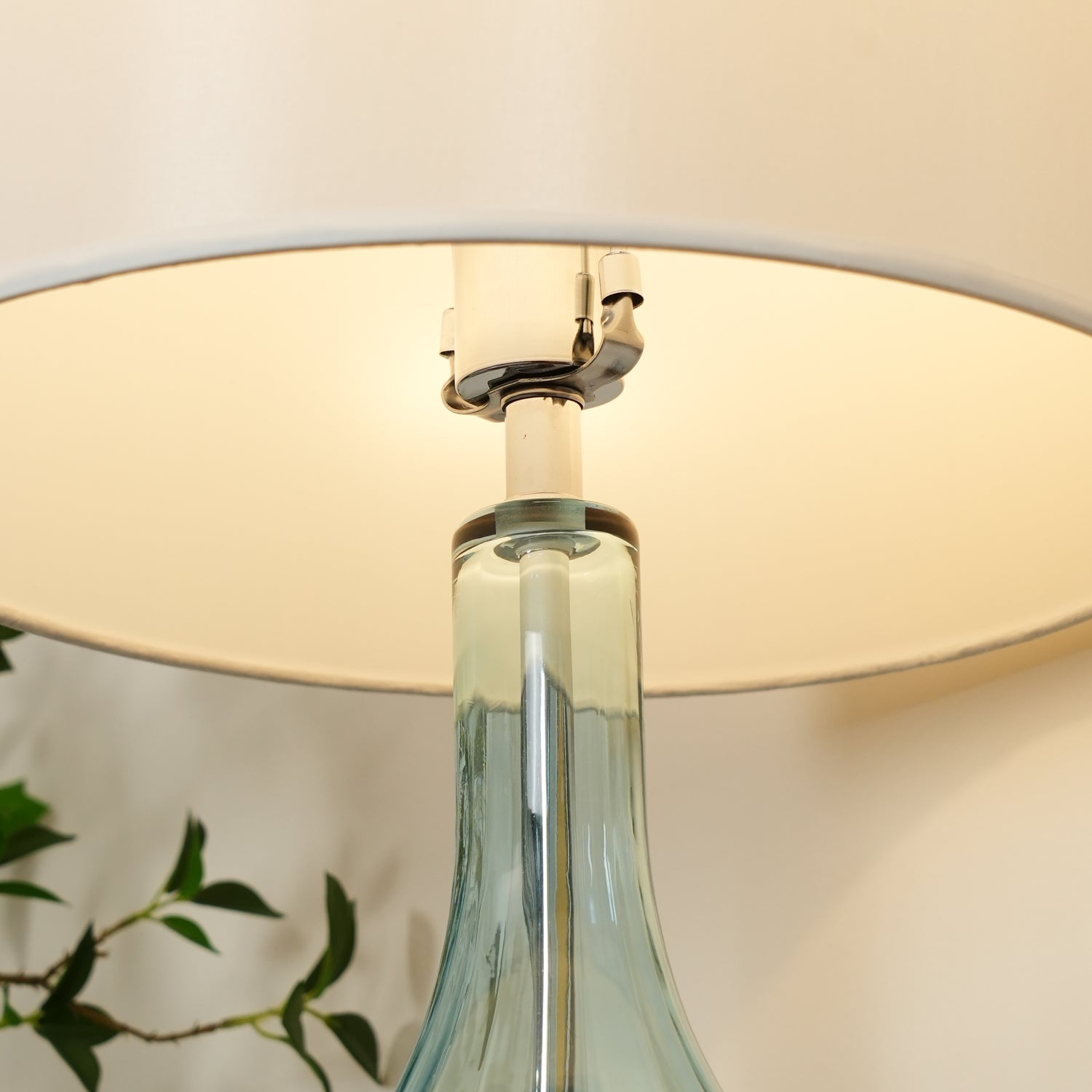 Hagano Modern Table Lamp - Adjustable LED Desk Light for Home Office, Bedroom & Living Room - Perfect for Reading, Working & Decor