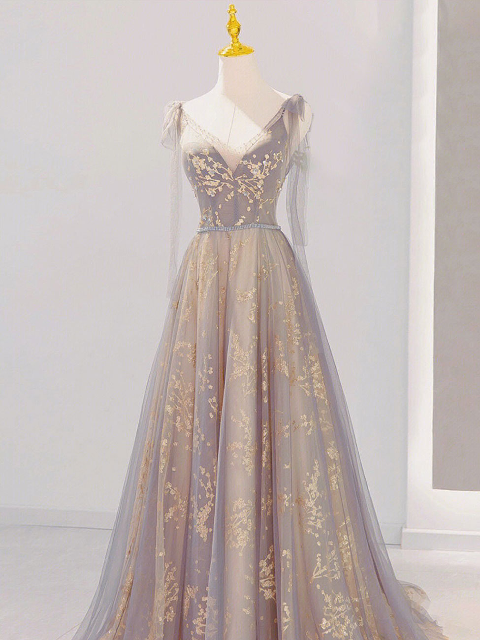 Elegant A-Line V-Neck Gray Long Prom Dress with Tulle, Sequin & Lace - Formal Evening Gown for Homecoming, Ball & Special Occasions