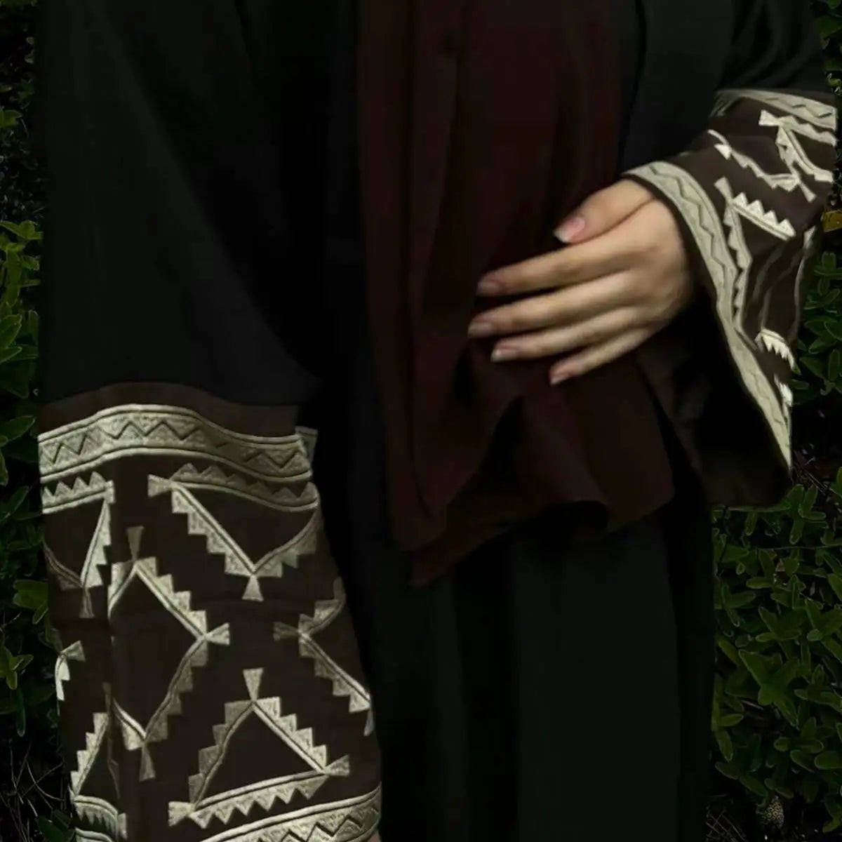 Elegant Muslim Women's Embroidery Sleeve Cardigan Open Abaya Dress - Modest Islamic Fashion for Prayer, Mosque & Special Occasions