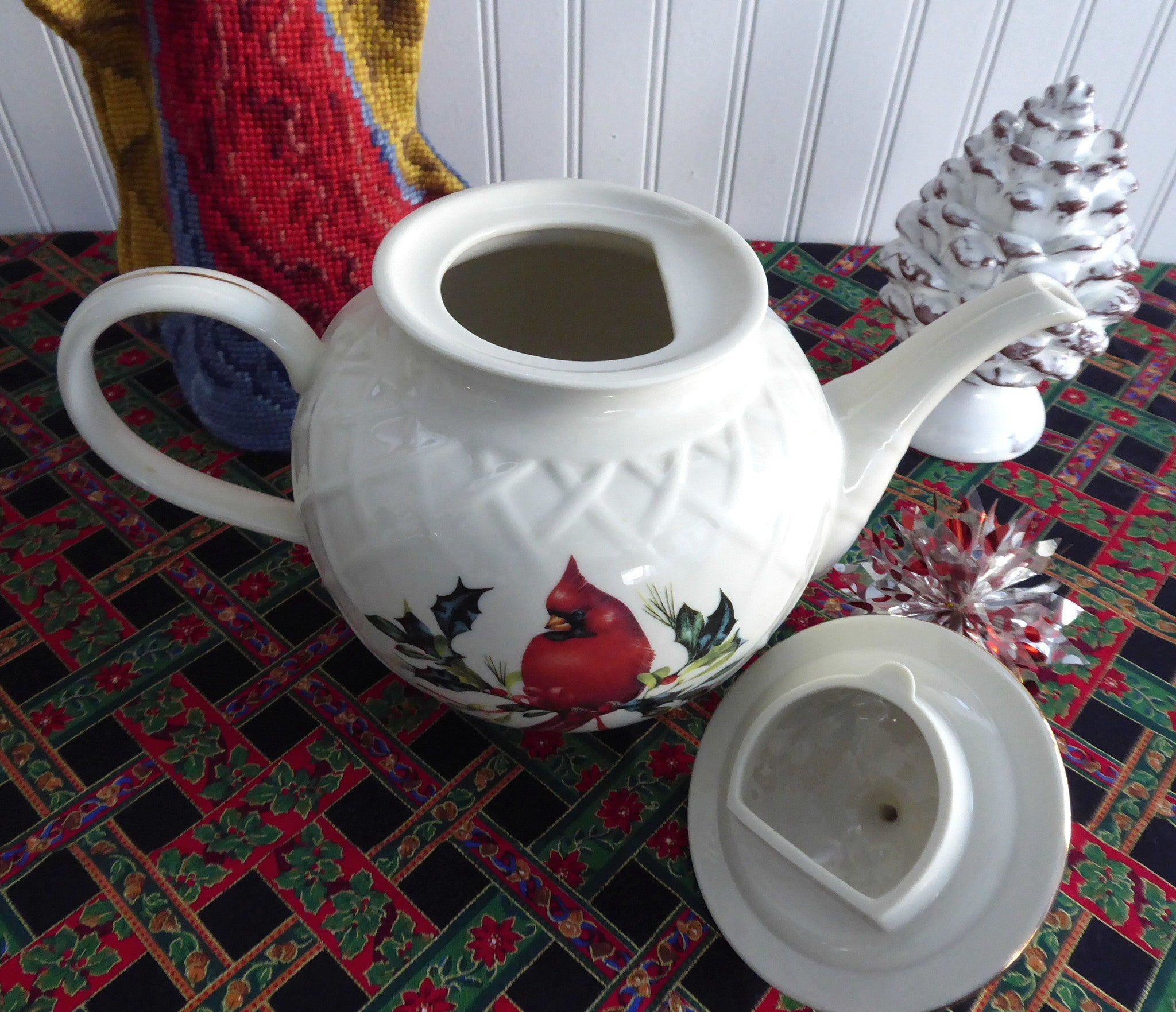 Lenox Winter Greetings Large Teapot with American Red Cardinal & Holly Design - Perfect for Christmas Tea Parties & Holiday Home Decor