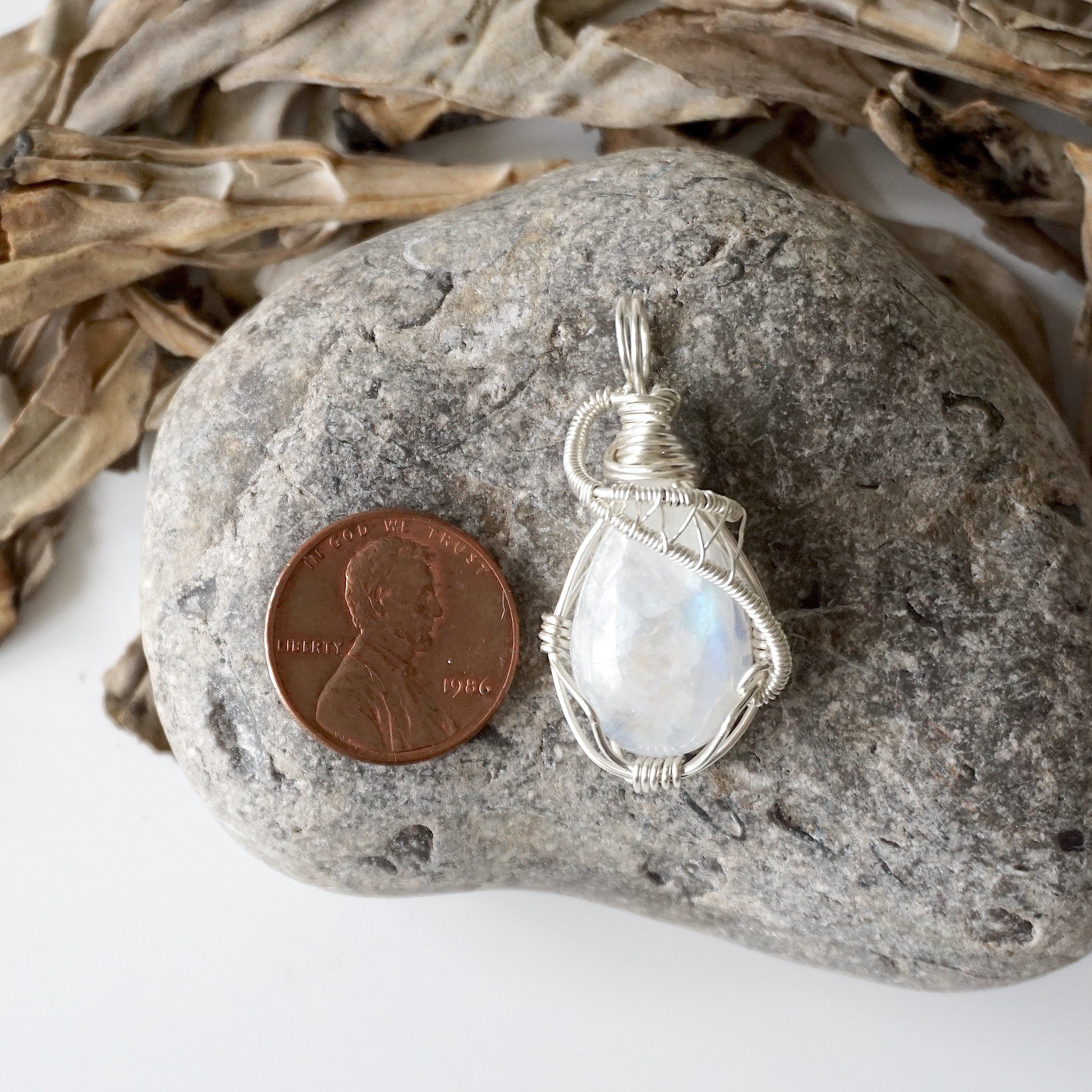 925 Sterling Silver Rainbow Moonstone Pendant Necklace for Women | Elegant Healing Crystal Jewelry Gift for Birthday, Anniversary & Special Occasions
