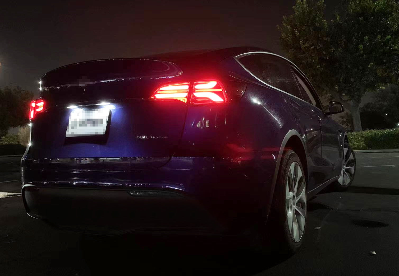 Dark Smoked Rear Bumper Reflector Lens Replacement for Tesla Model 3 2017-2023 - Upgrade Your Car's Style & Safety - Perfect for Night Driving and Custom Modifications
