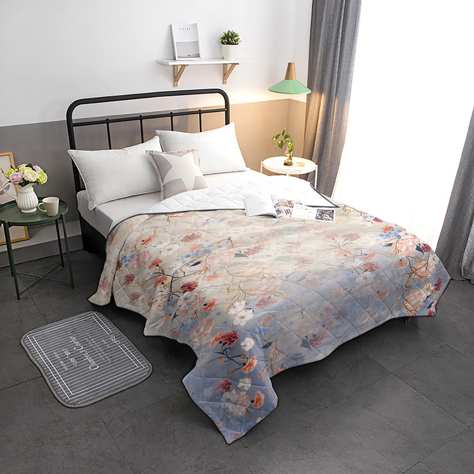 HELLOWINK Oversized King Size Cooling Comforter - Soft & Lightweight Quilted Duvet with Ombre Vintage Flower Design, All Season Down Alternative Bedding for Hot Sleepers - Perfect for Master Bedroom, Guest Room & Dorm Decor