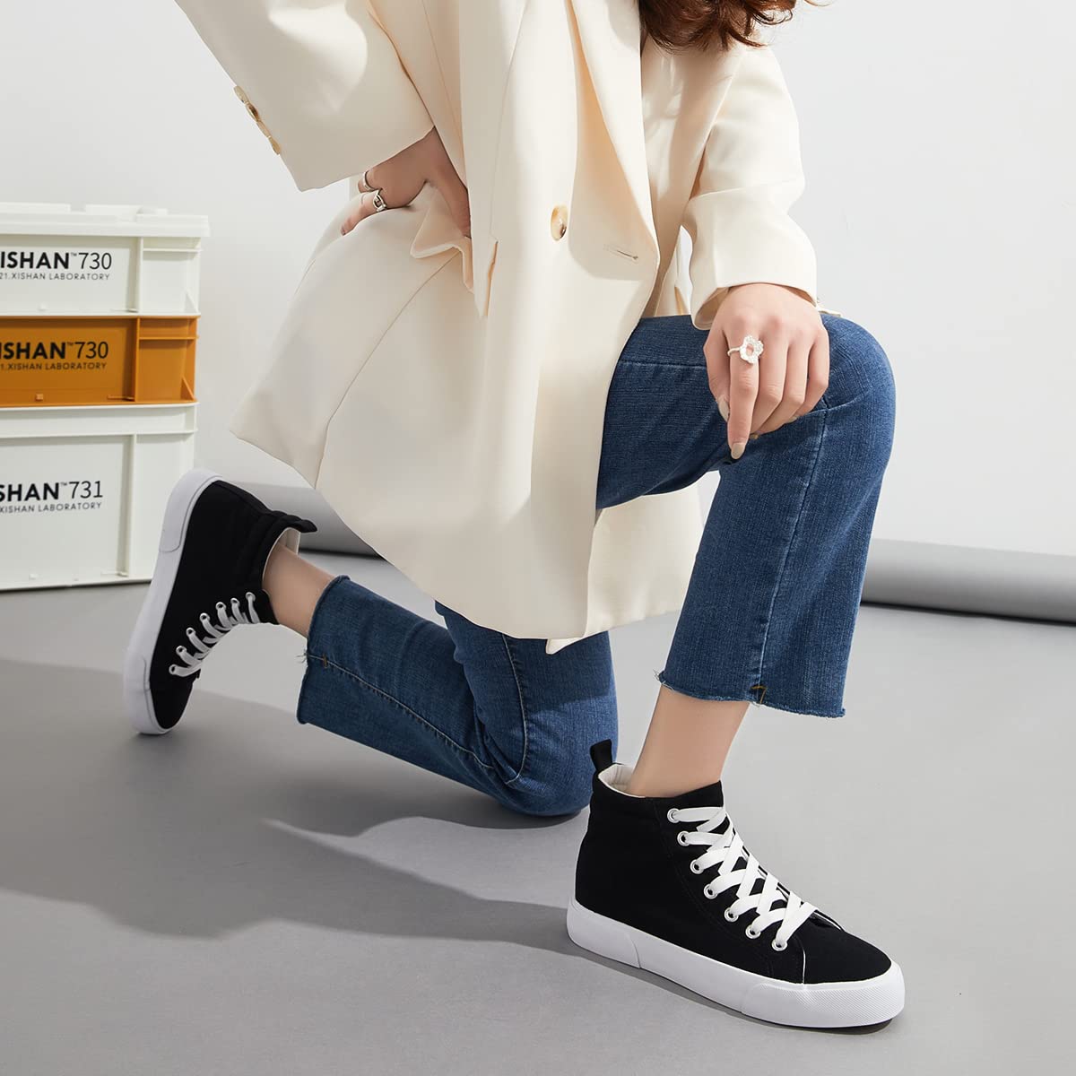 Yageyan Women's High Top Canvas Sneakers - Classic Fashion Comfortable Walking Shoes in White & Black | Casual Wear, Street Style, Everyday Comfort