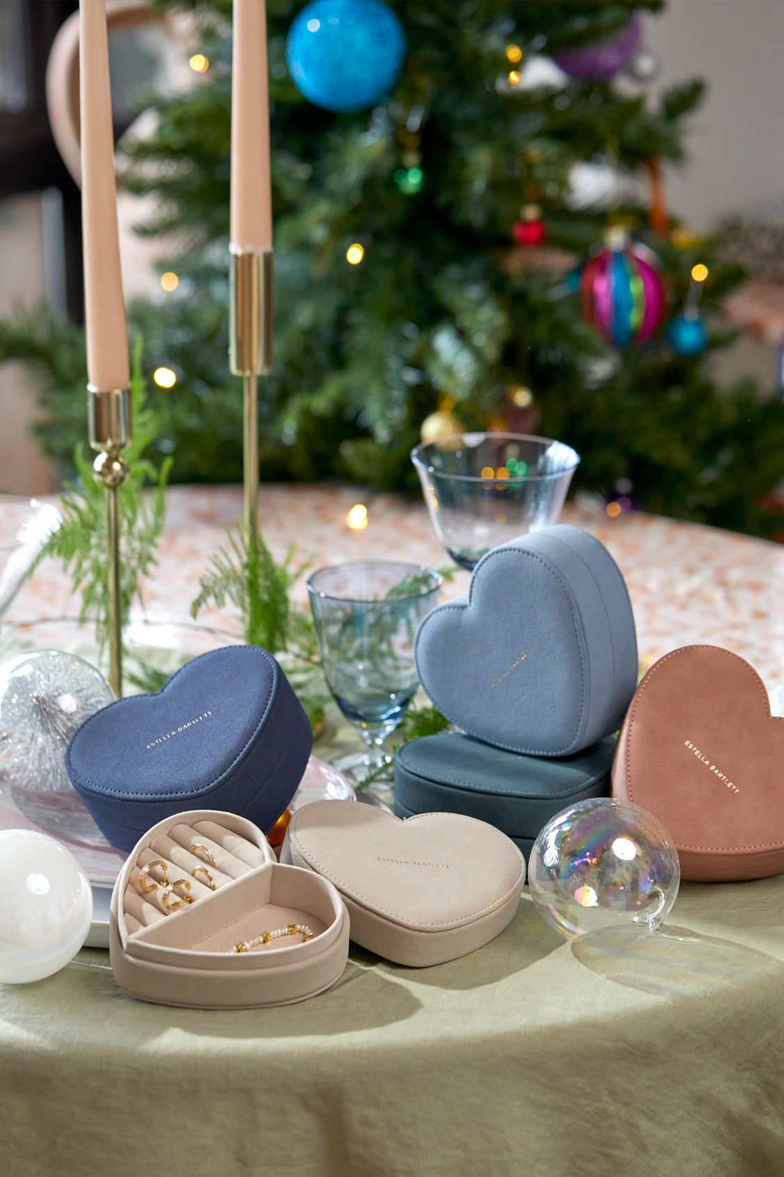 Elegant Heart-Shaped Jewelry Box for Women - Perfect for Necklaces, Rings & Earrings - Romantic Gift for Valentine's Day, Anniversary & Birthday - Home Decor & Storage Solution