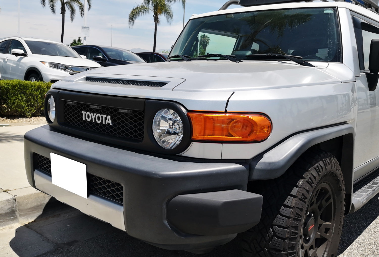 3Pcs Smoked Lens LED Center Grille Running Light Kit for 2007-2014 Toyota FJ Cruiser - Off-Road & Night Driving Enhancement