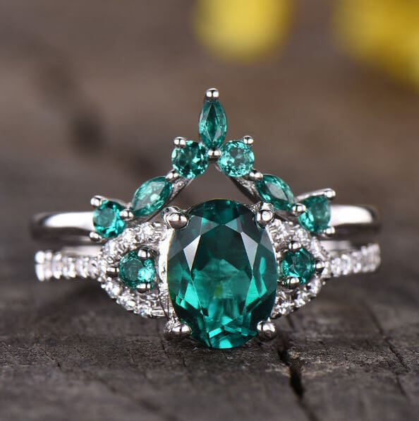 Vintage Oval Emerald Engagement Ring 1.2 Carat in White Gold - Elegant Women's Bridal Wedding Set for Proposal, Anniversary & Special Occasions