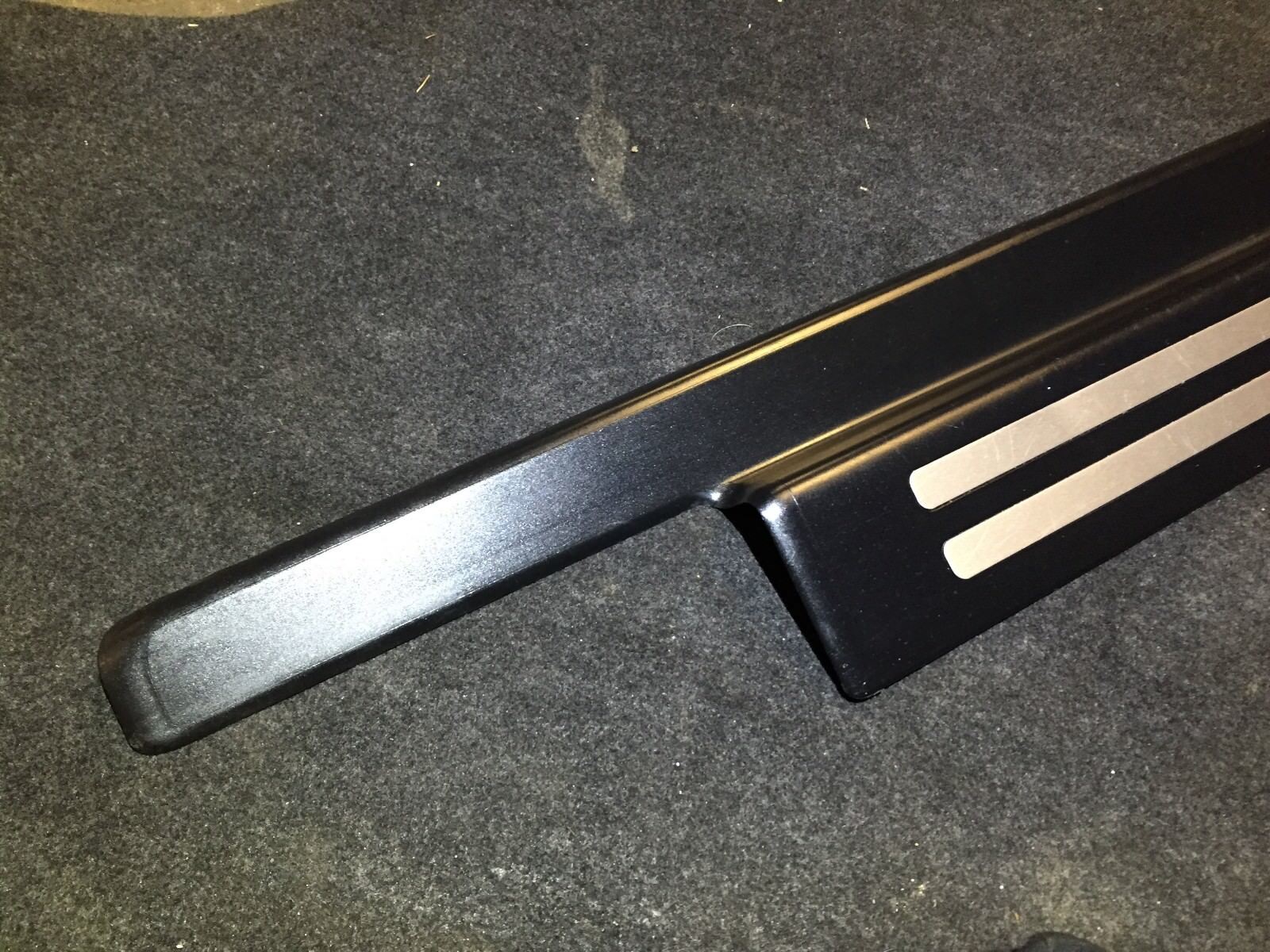 2004-2006 Audi A4 B6 Convertible Right Passenger Door Seal Molding OEM Replacement - Perfect for Weatherproofing & Noise Reduction While Driving
