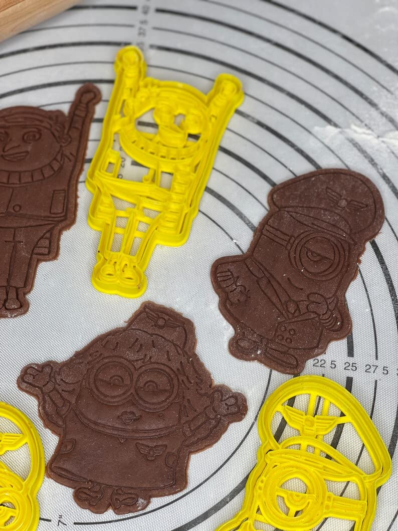 High-Quality Set of 5 Minions Cookie Cutters - Gru, Kevin, Stuart & Otto - 3D Kitchen Art Baking Molds | Perfect for Kids Birthday Parties, Movie-Themed Desserts & DIY Cookie Decorating
