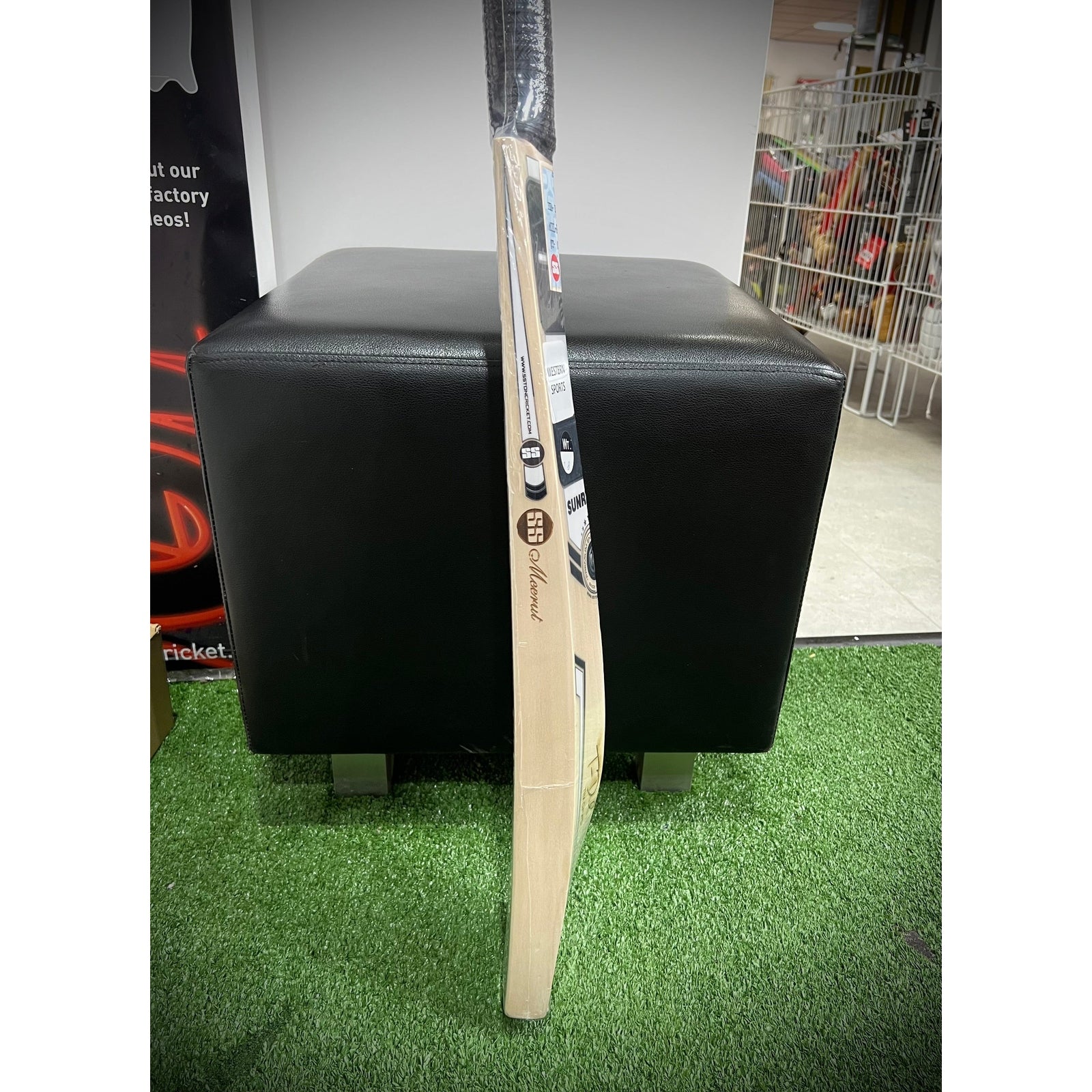 SS Phil Salt Player Edition Adult Cricket Bat - Professional Grade Cricket Equipment for Training & Matches | Perfect for Cricket Enthusiasts & Club Players