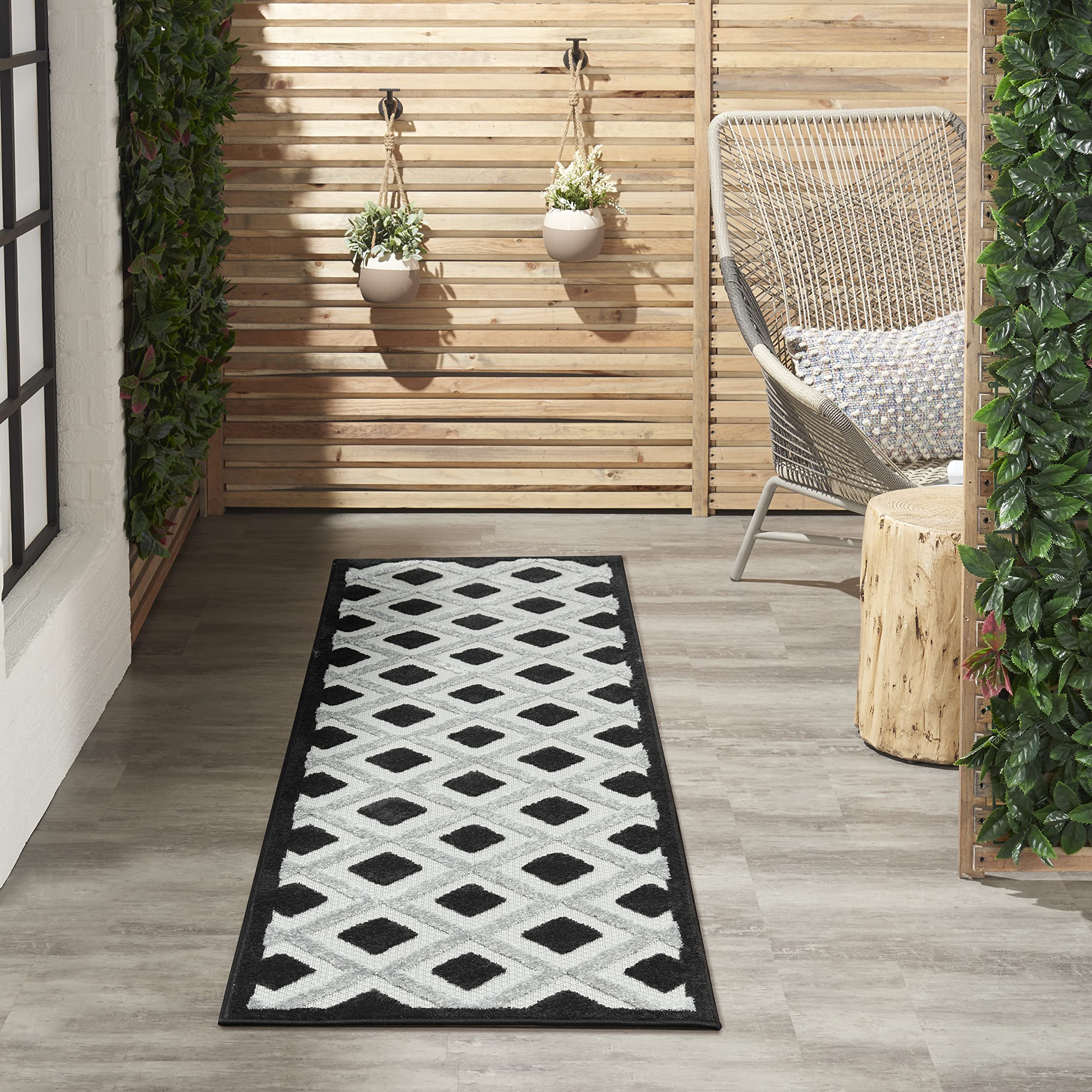 Nourison Aloha Geometric Black & White Indoor/Outdoor Area Rug - 2'3