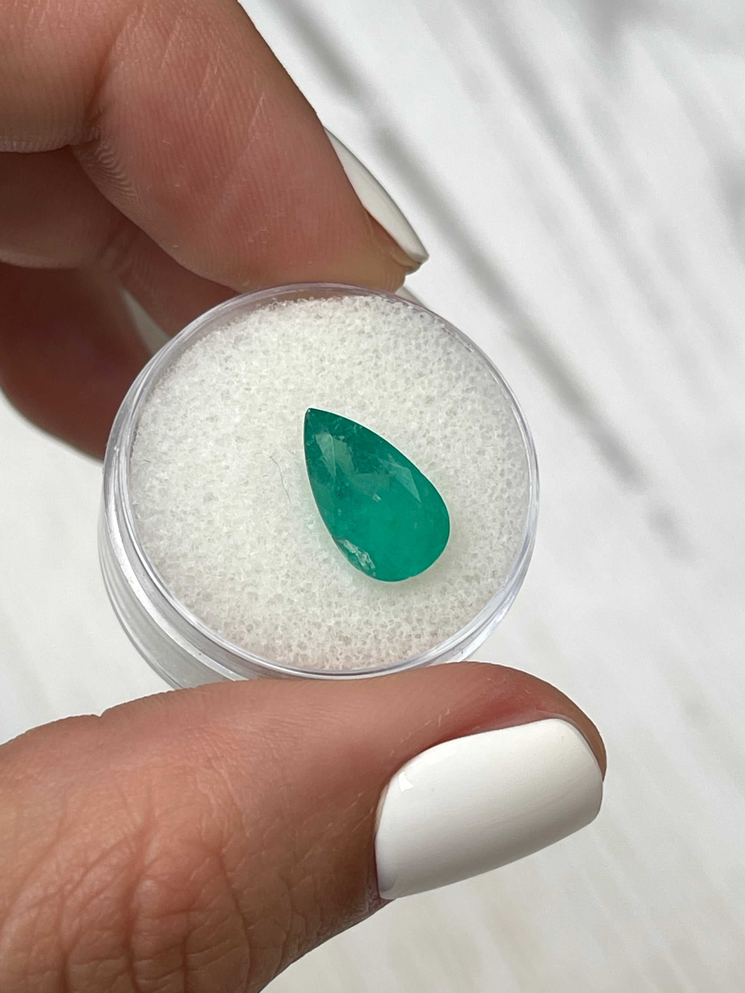 2.81 Carat Natural Colombian Emerald Pear Cut Loose Gemstone - 12.9x7.6mm Vivid Green for Jewelry Making & Engagement Rings