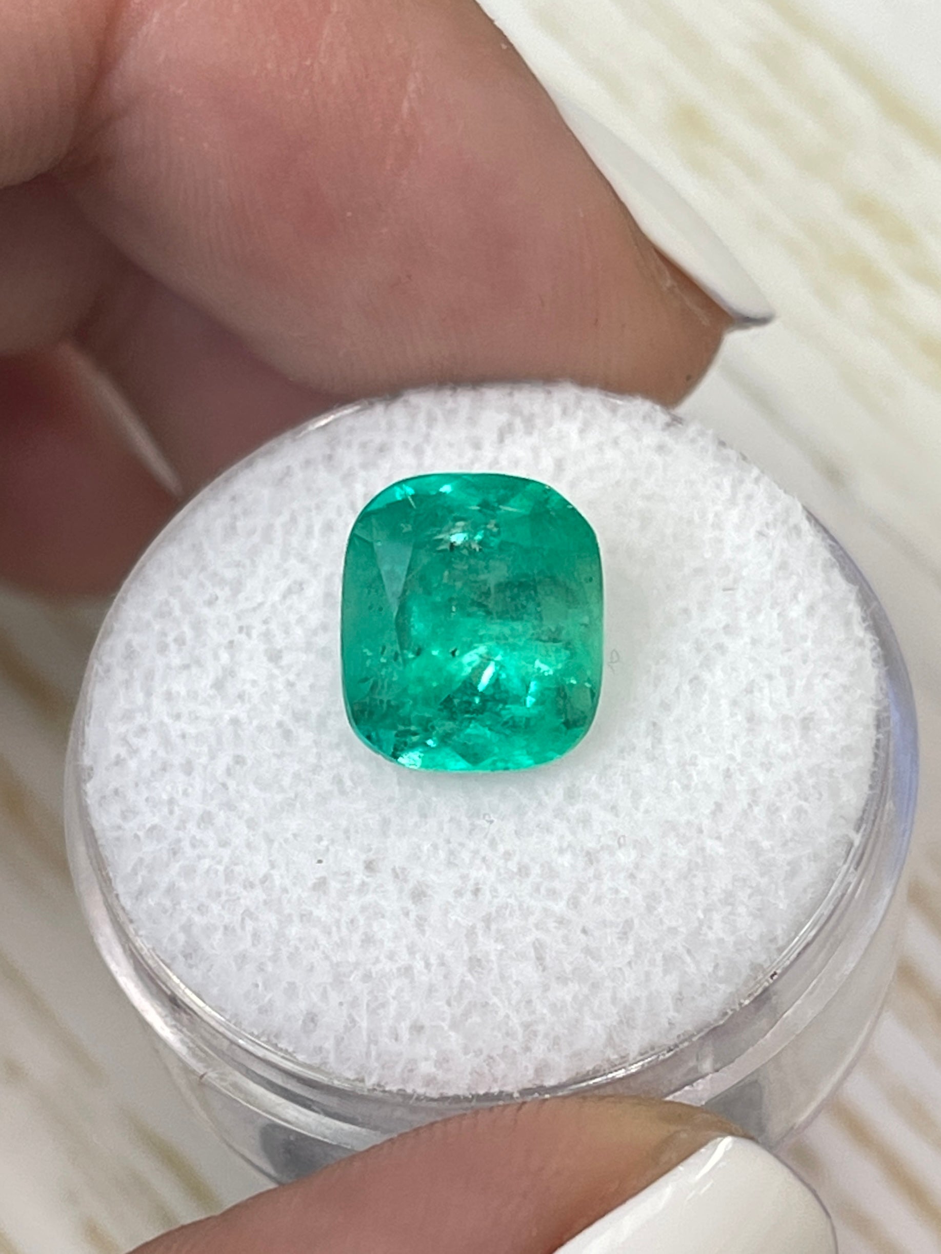 3.43 Carat Natural Colombian Emerald - Medium Green Cushion Cut Loose Gemstone for Jewelry Making, Engagement Rings & Fine Collections