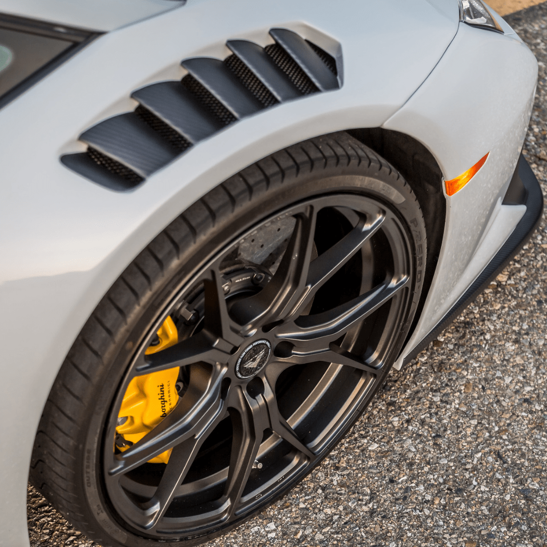 Lamborghini Huracan Novara Edition Aero Front Fenders with Integrated Vents & Splash Guards - 2x2 Gloss Carbon Fiber - High-Performance Upgrade for Track & Street Racing