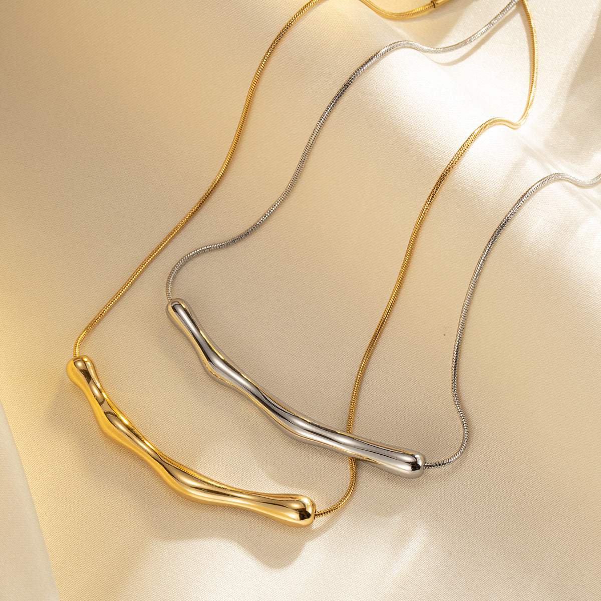 Stylish Irregular Curved Bar Herringbone Chain Necklace HN2870 - Perfect for Layering, Evening Wear & Gift Giving