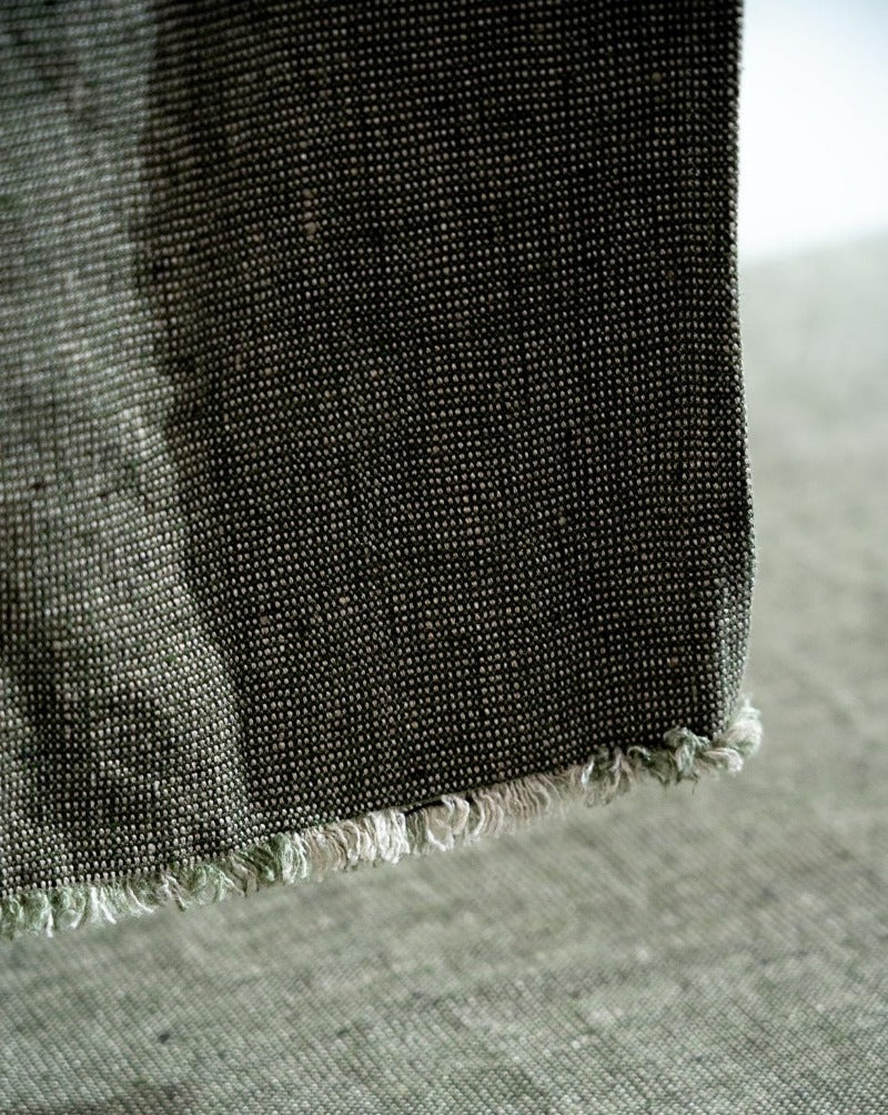 Premium Sömn Luxury Linen Table Runner - Elegant Dash Design for Dining Table Decor, Wedding, Holiday & Special Occasion Centerpiece