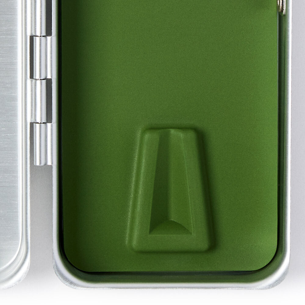 Premium Leather Leaf Travel Case for Passport & Documents - Elegant & Durable Organizer for Business Trips & Vacations