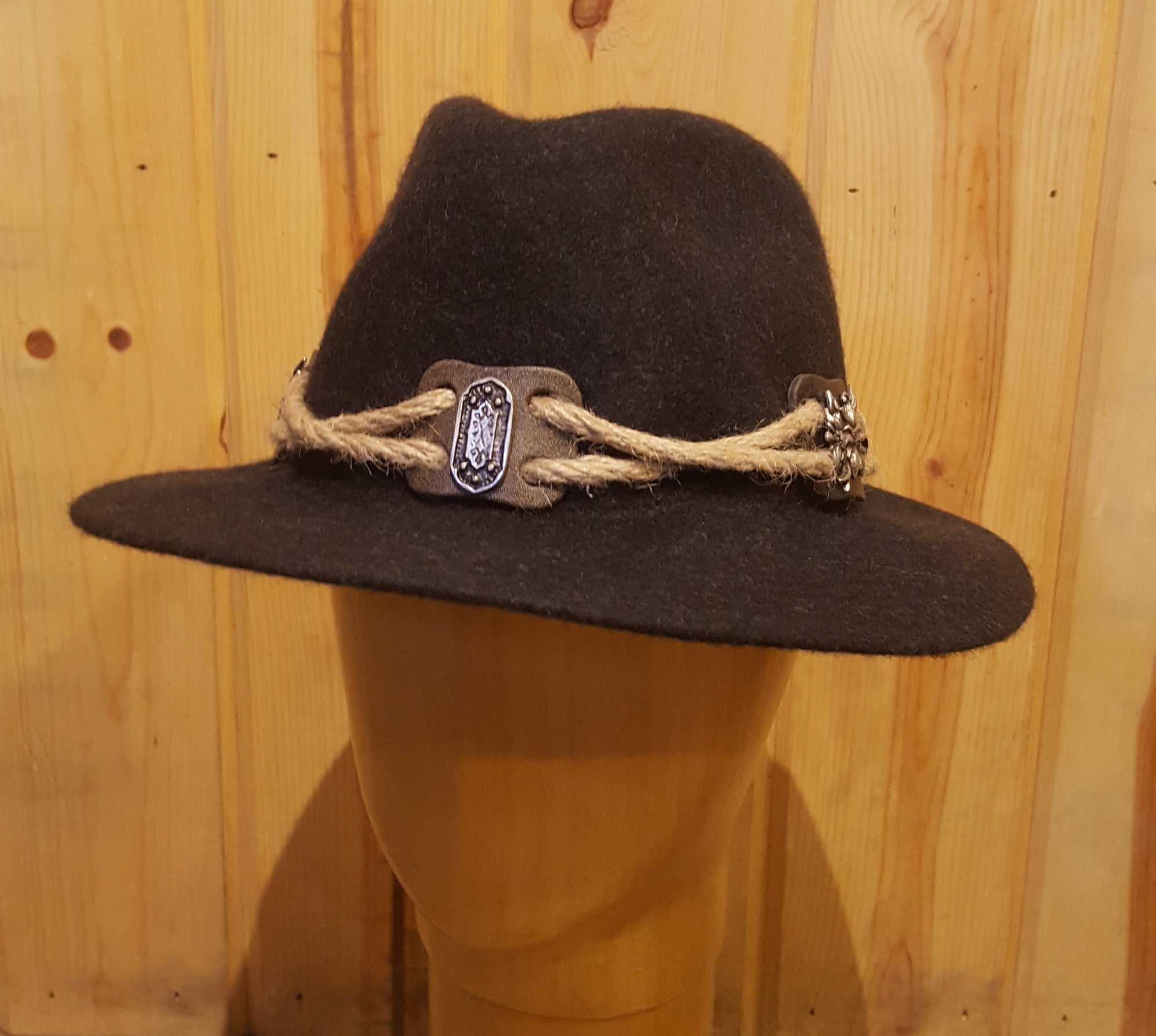 Premium Matterhorn Hat for Men & Women - Warm Winter Beanie for Skiing, Hiking & Outdoor Adventures