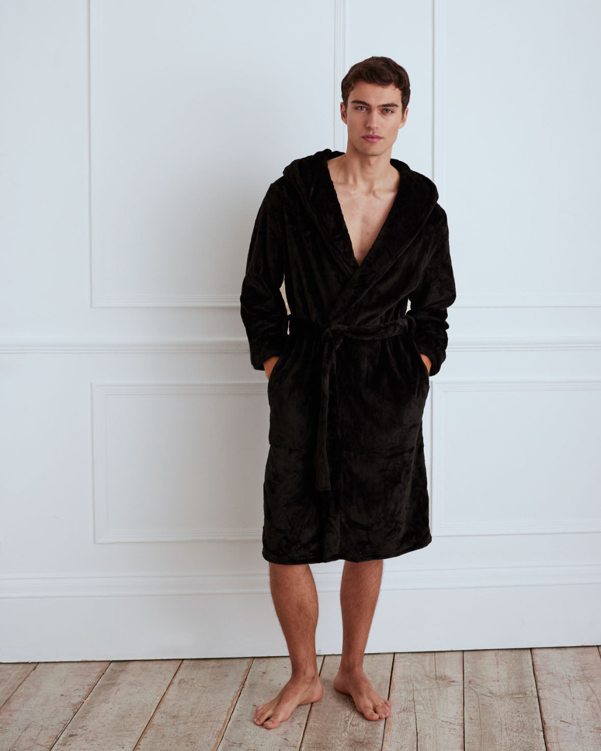 Soft & Cozy Fleece Dressing Gown for Women & Men - Warm Black Bathrobe for Winter - Perfect for Lounging, Spa Days & Relaxing at Home