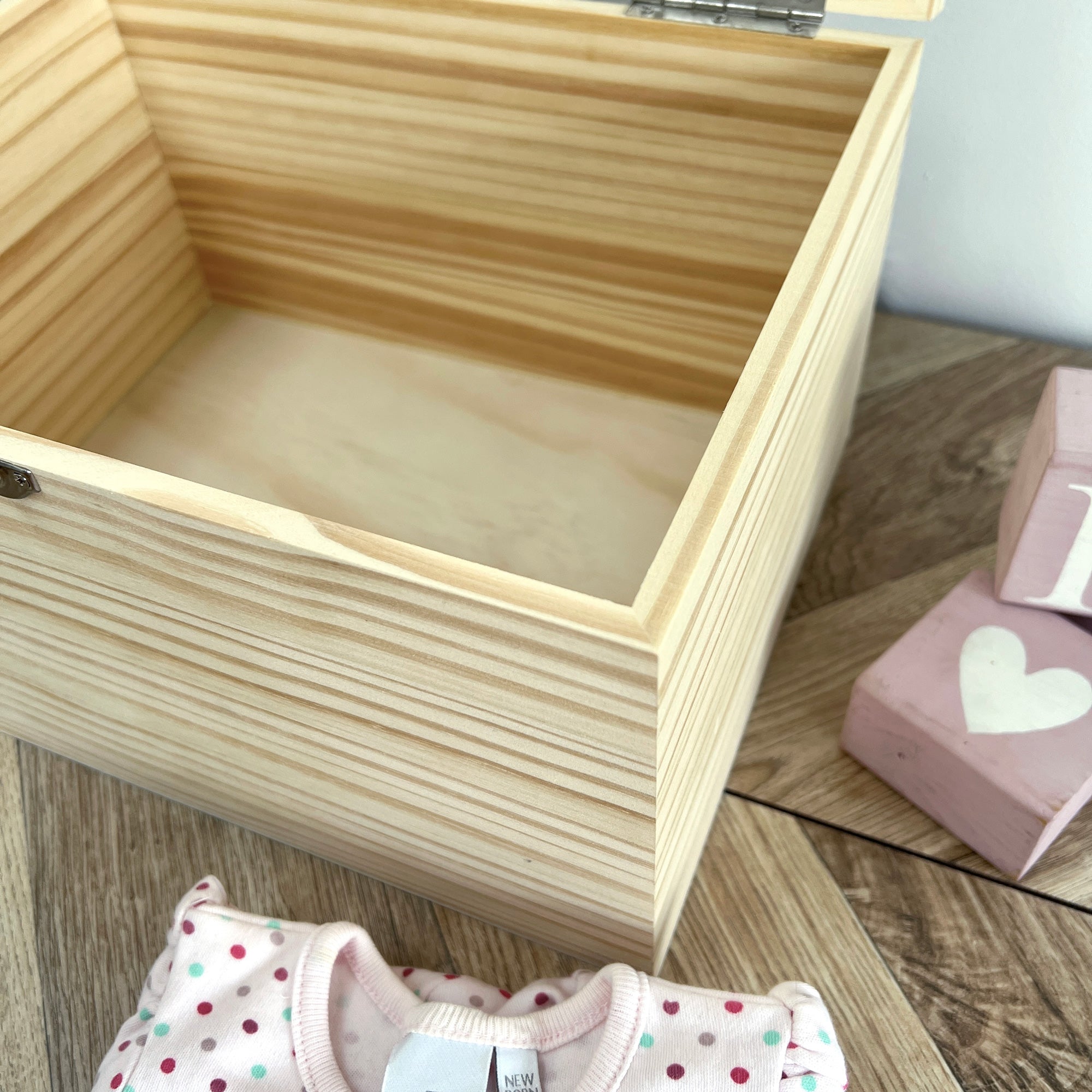 Personalized Pink Garland New Baby Keepsake Box - 5 Sizes (16cm, 20cm, 26cm, 30cm, 36cm) - Perfect for Baby Showers, Nursery Decor & First Birthday Gifts