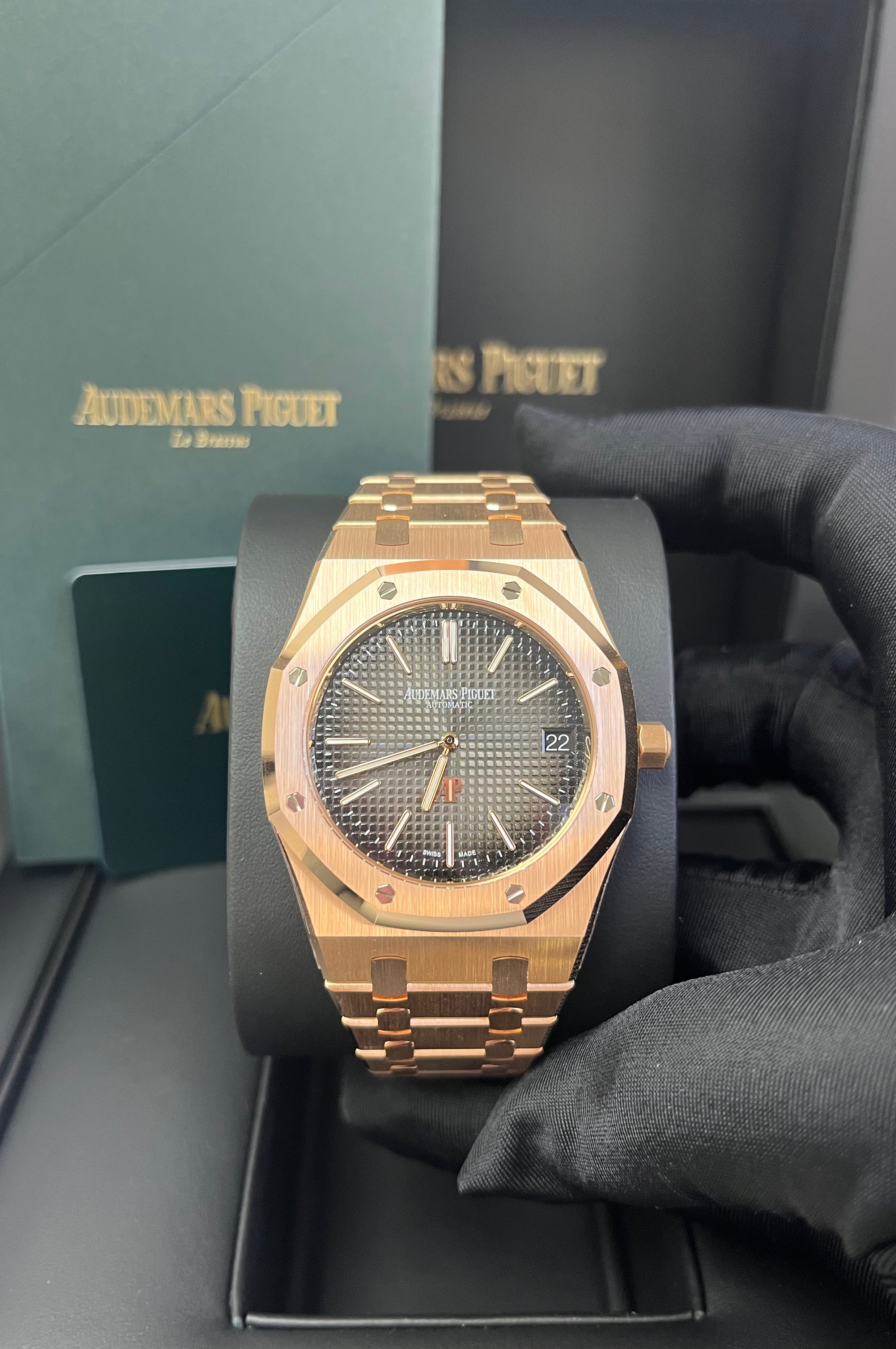 Audemars Piguet Royal Oak Jumbo 16202OR Extra Thin 39mm 18K Rose Gold Men's Luxury Watch - Perfect for Business Meetings & Formal Occasions