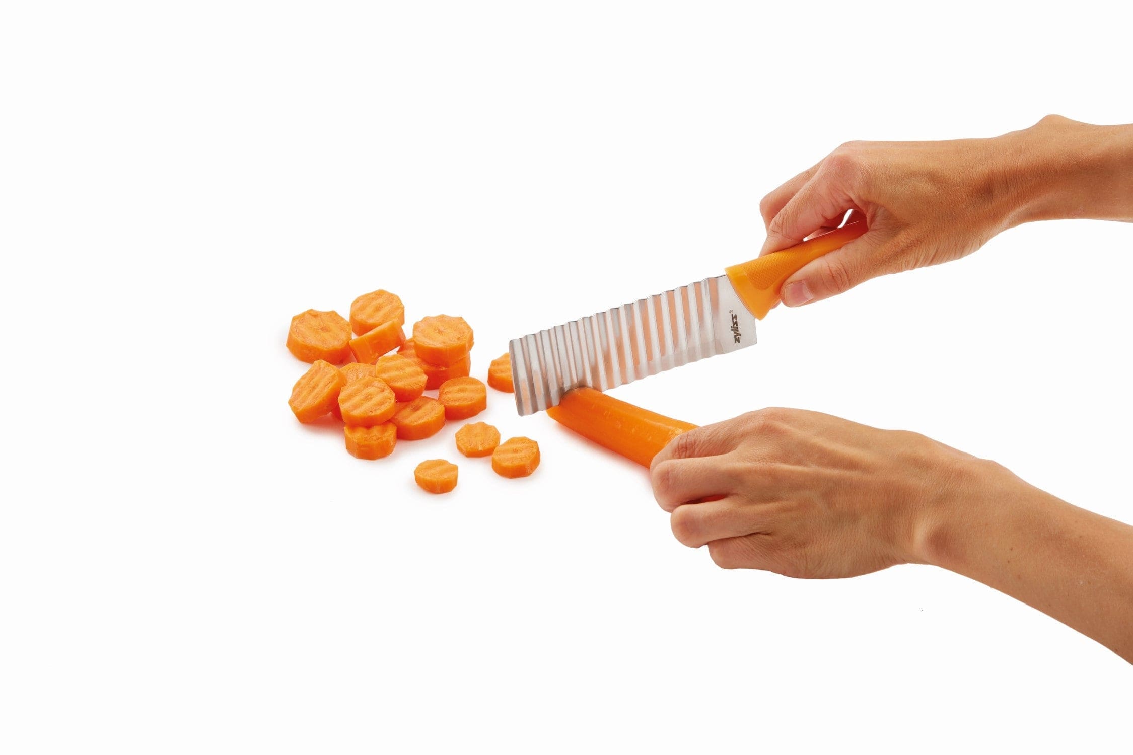 Zyliss Crinkle Cut Knife - Professional Potato & Vegetable Cutter for Perfect Wavy Slices - Ideal for Salads, Chips & Garnishes