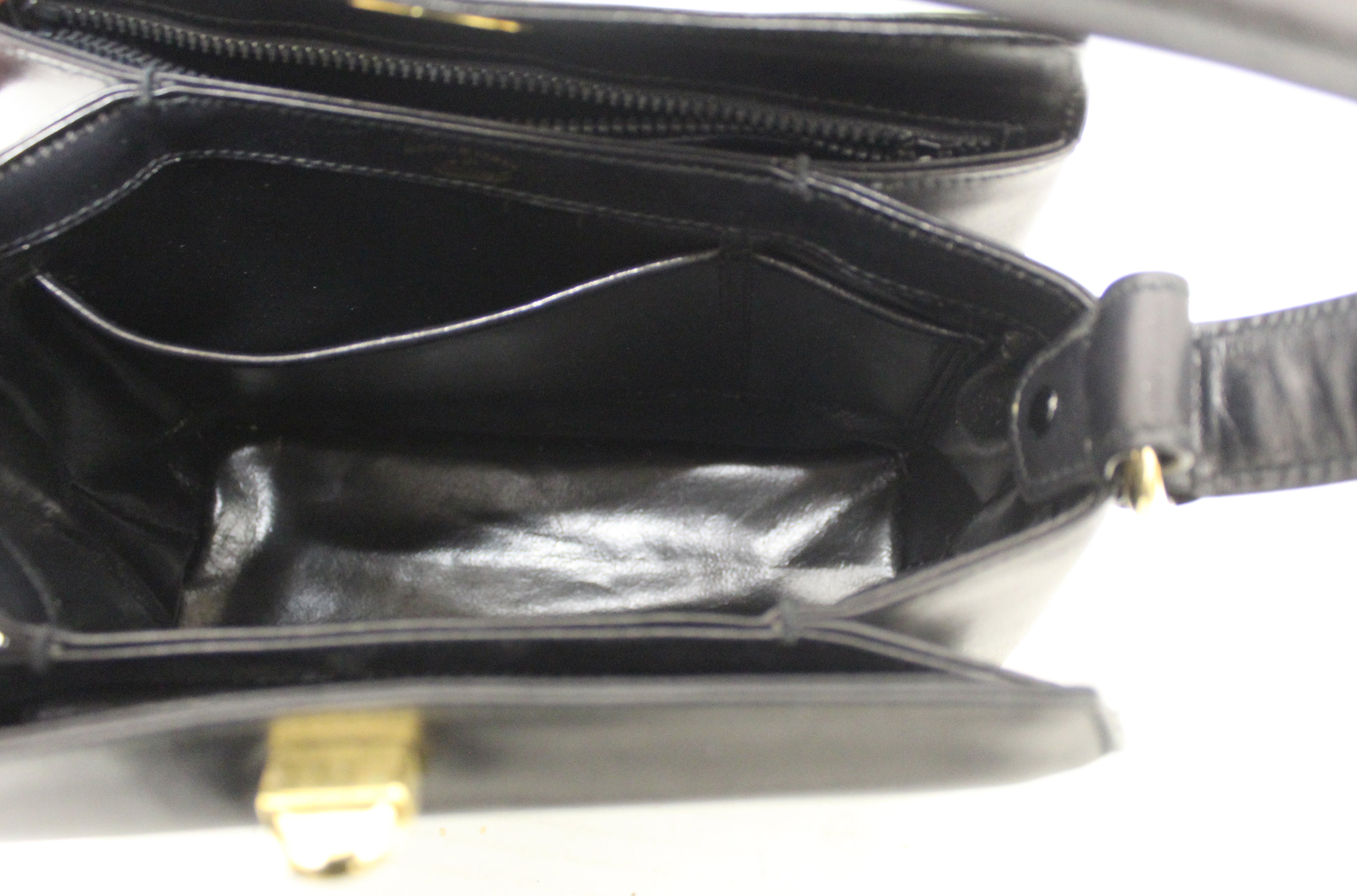 Authentic Gucci Black Vintage Leather Handbag for Women - Luxury Designer Crossbody Purse for Evening Parties & Date Nights