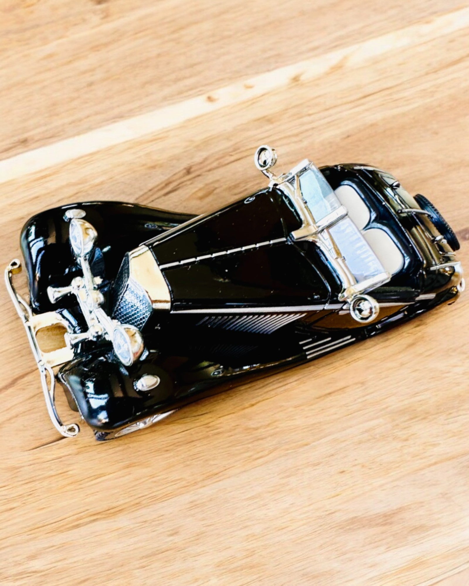 Vintage Classic Retro Car Miniature Model - Personalized Engraving Gift, 3 Style Options - Perfect for Collectors, Car Enthusiasts & Special Occasions