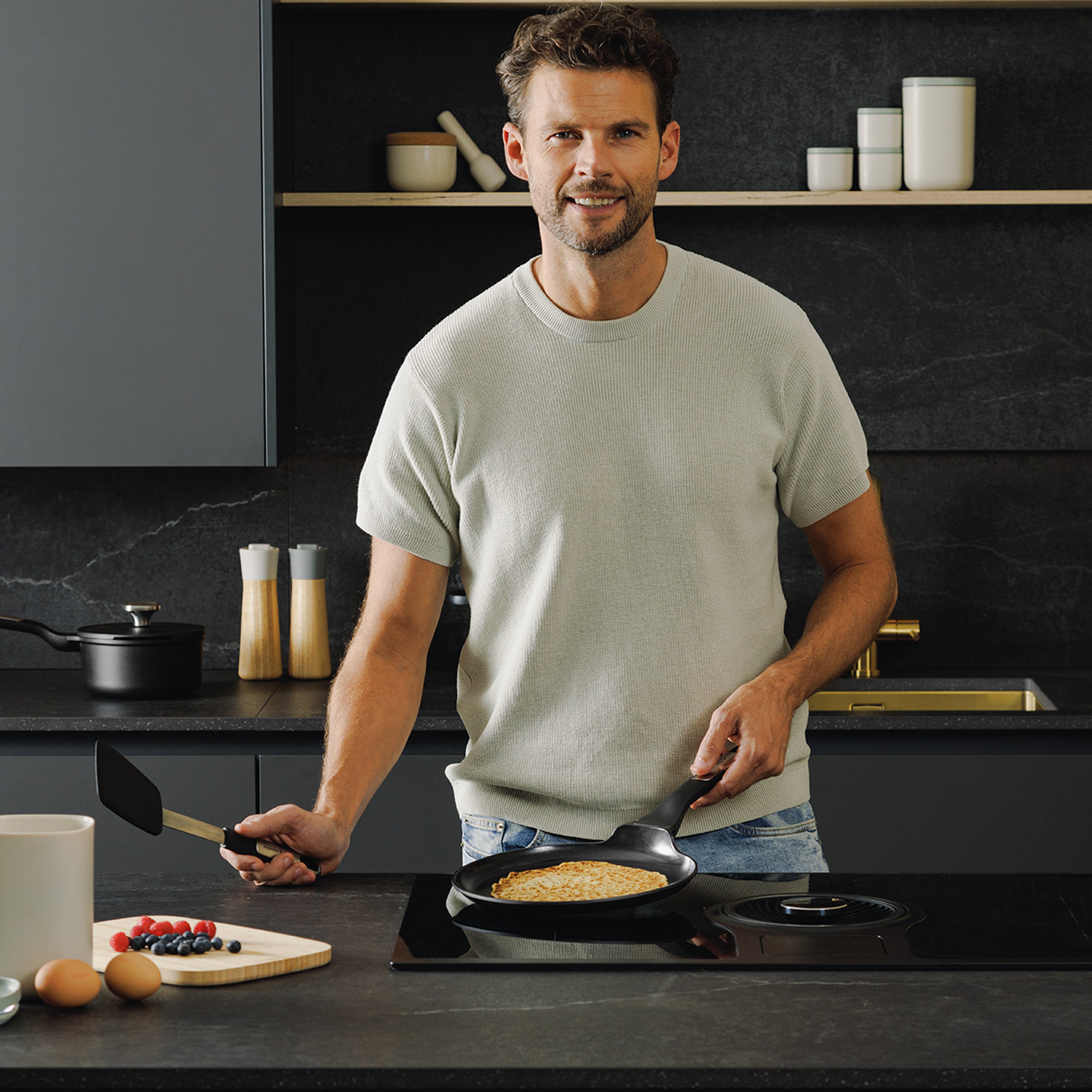 BergHOFF Leo Phantom Nonstick Ceramic 10-Inch Pancake Pan - Eco-Friendly Recycled Aluminum - Perfect for Breakfast, Crepes & Fluffy Pancakes