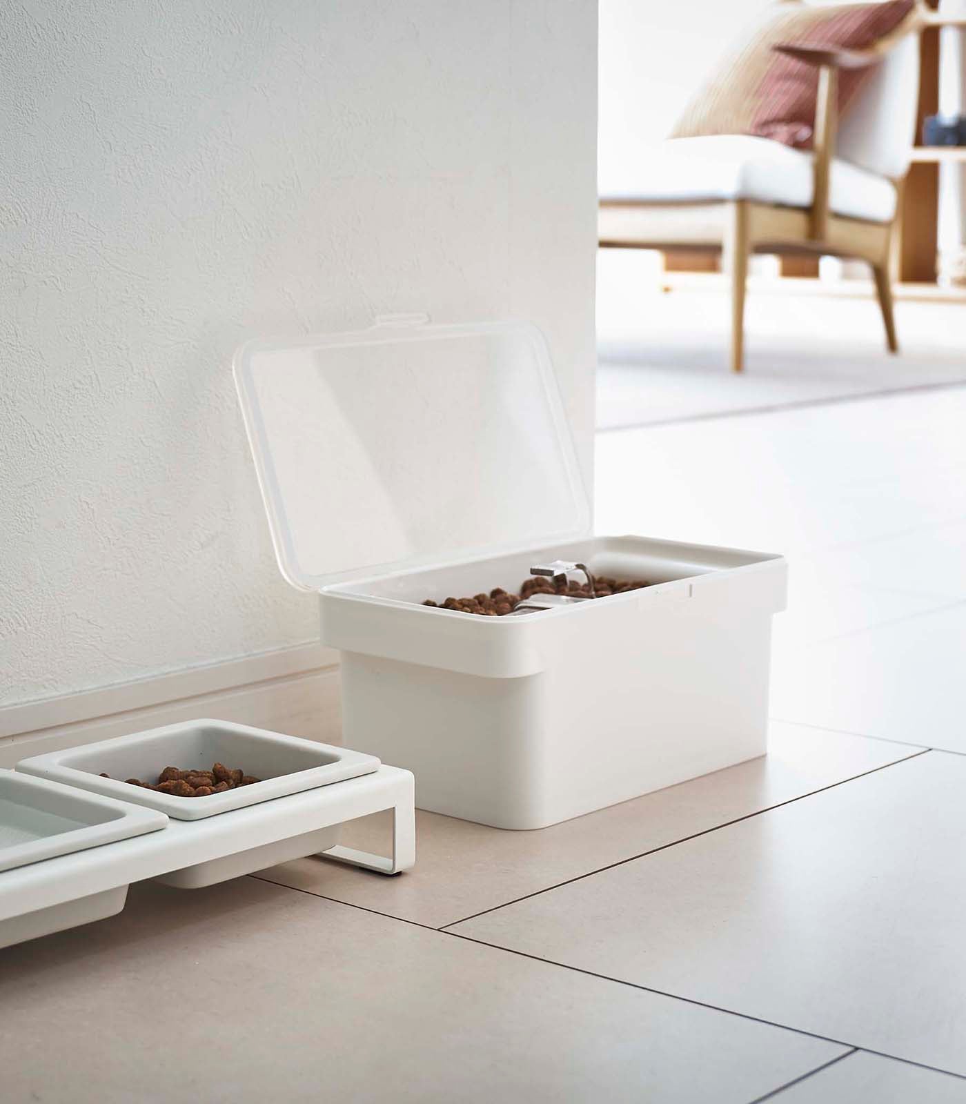 Airtight Pet Food Storage Container - Keep Dry Food Fresh - Available in 3 Sizes (5lb, 10lb, 20lb) - Perfect for Dog, Cat & Pet Food Storage at Home or Travel