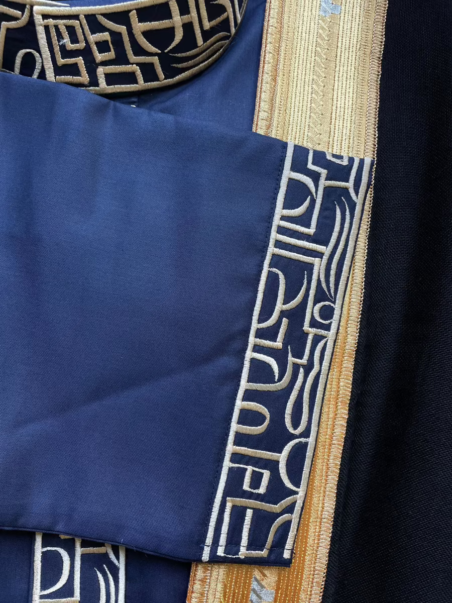 Men's Blue Thobe with Gold Embroidery 5-Piece Set - Traditional Islamic Robe for Eid, Wedding & Special Occasions