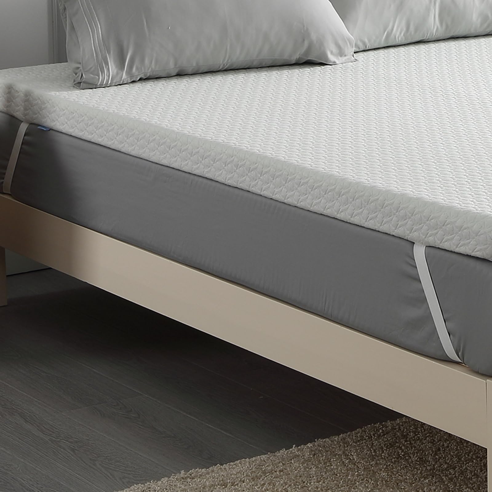 GARVEE 3 Inch Queen Size Memory Foam Mattress Topper - Medium Firm Support with Breathable Bamboo Cover, 2-Layer Cooling Bed Topper in White | Perfect for Back Pain Relief, Guest Beds & Enhancing Sleep Comfort
