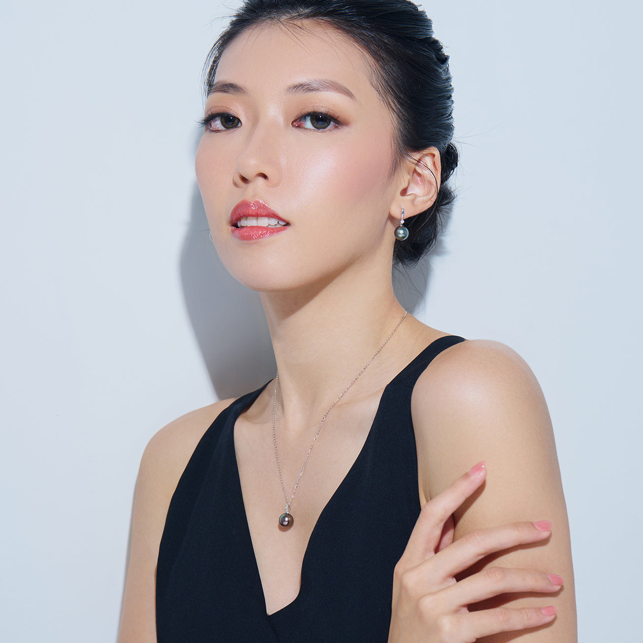 18K Solid Gold Tahitian Pearl Necklace for Women - Genuine Saltwater Pearl Jewelry - Elegant Gift for Wedding, Anniversary & Special Occasions
