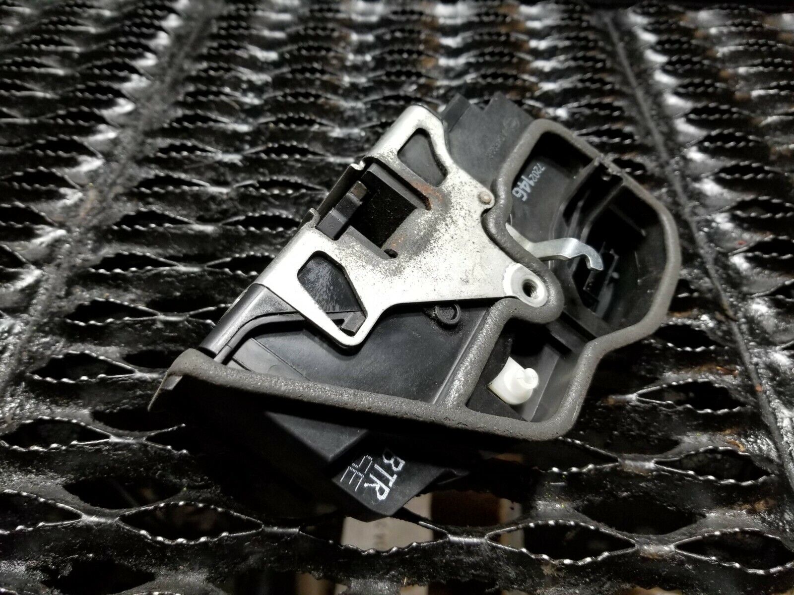 2006-2010 BMW 650i E63 Right Passenger Side Door Lock Latch Actuator OEM Replacement - Perfect for Door Lock Repair & Maintenance