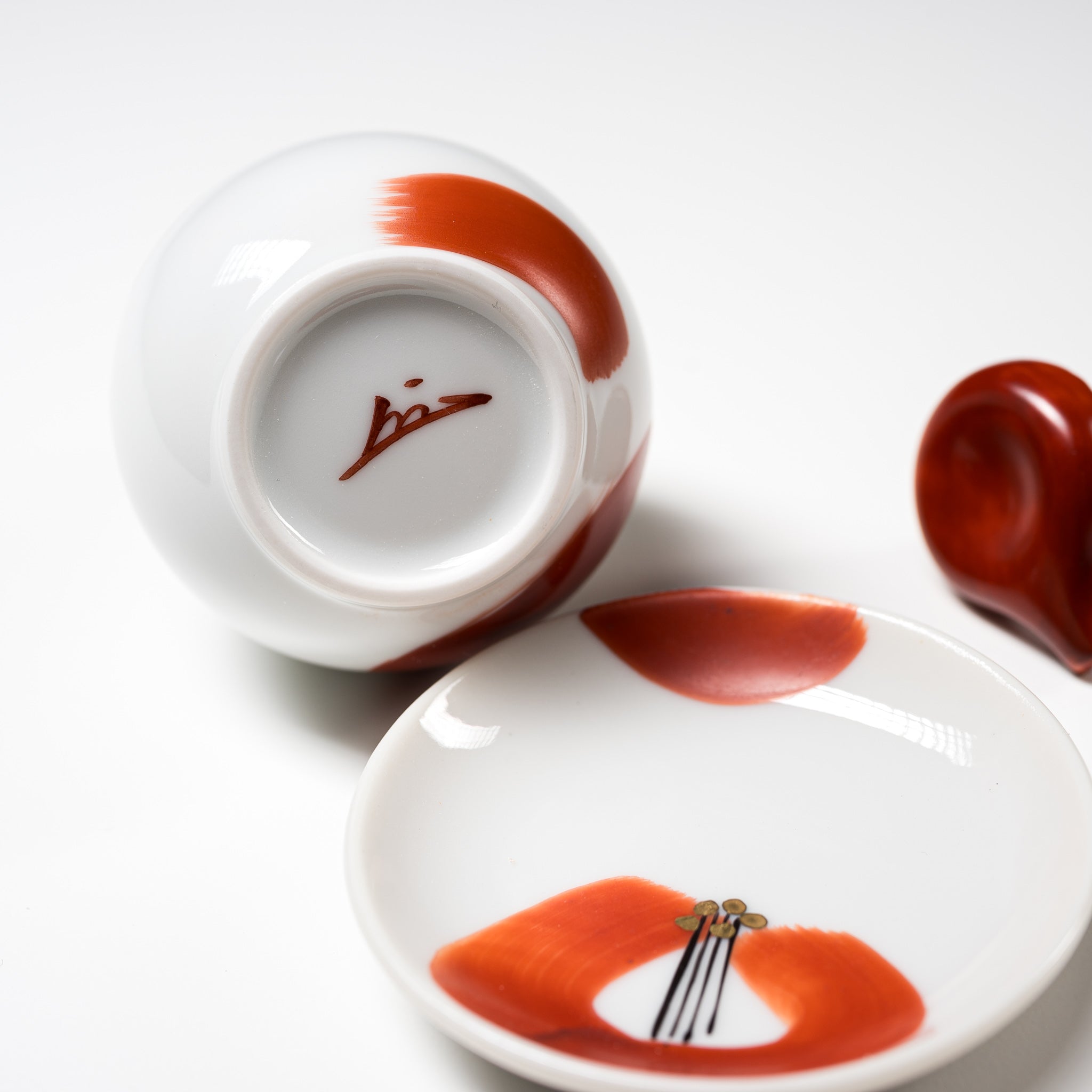 Premium Zoho Gama Soy Sauce Dispenser with Saucer - Red - Perfect for Restaurants, Sushi Bars & Asian Cuisine Cooking