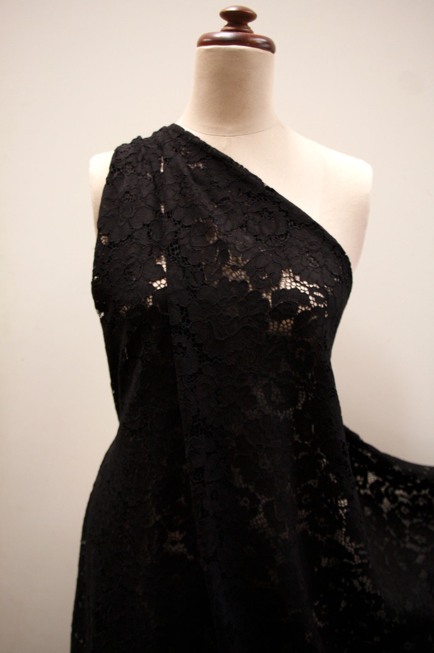 Elegant Black Floral Lace Fabric - Perfect for Wedding Dresses, Evening Gowns & DIY Crafts