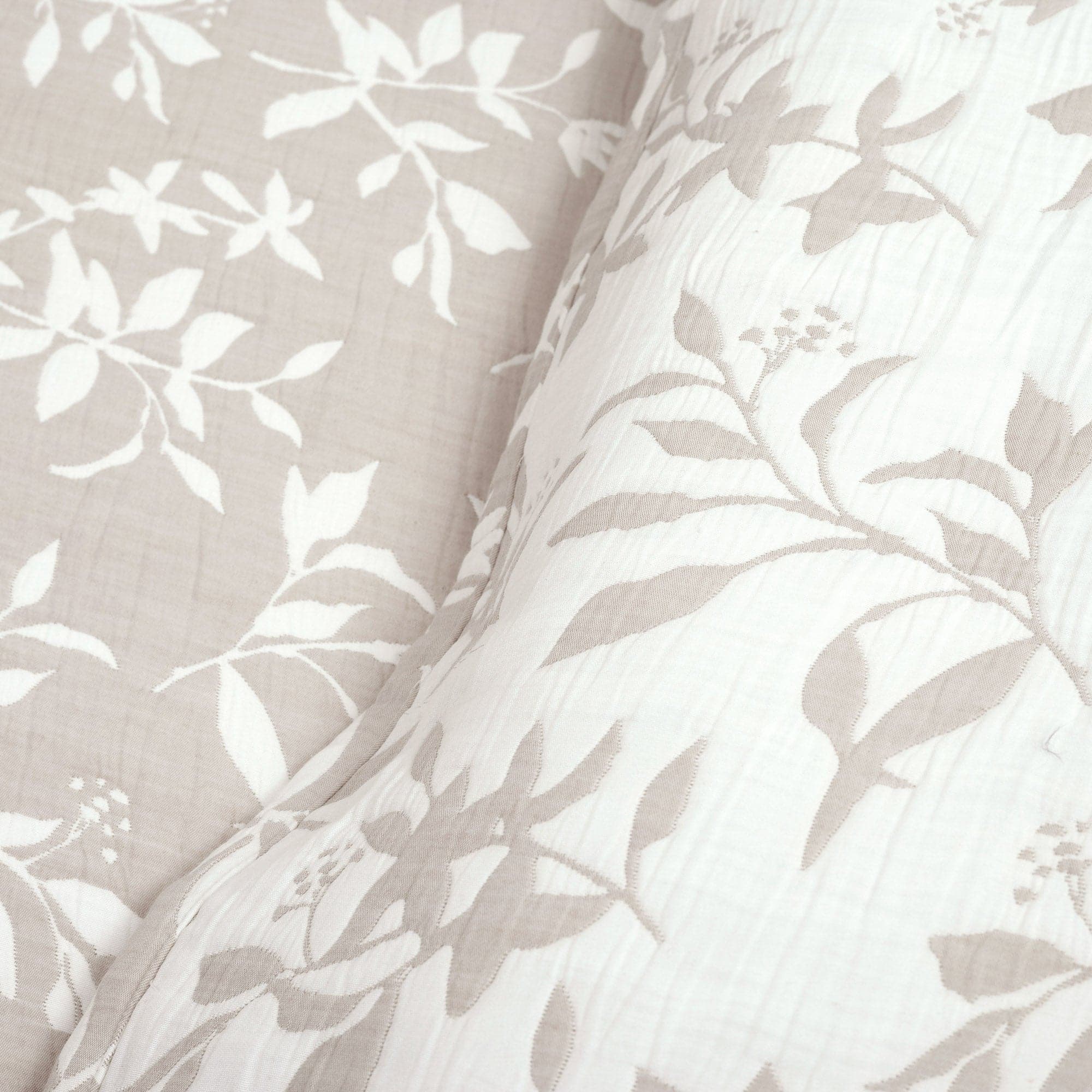 Floral Jacquard Reversible Soft Matelassé 3-Piece Quilt Set - Queen Size Bedding for Cozy Bedroom Decor
